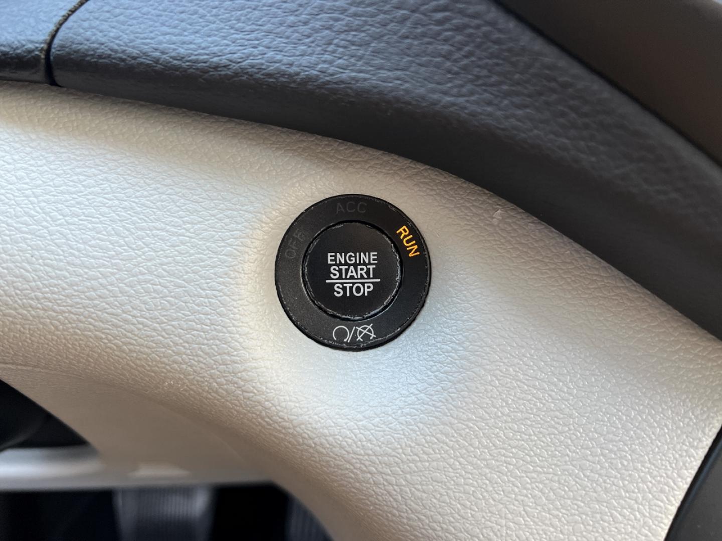 2020 MAROON /Tan Leather JEEP CHEROKEE LIMITED (1C4PJLDX3LD) with an 3.2L V6 engine, Automatic transmission, located at 506 S. Kingshighway, Cape Girardeau, MO, 63703, (573) 235-5000, 37.294994, -89.556206 - 2020 Jeep Cherokee Limited 1-Owner 119xxx miles Front Wheel Drive 3.2L V6 Automatic Leather Power/Heated/Cooled Seats Heated Steering Wheel Backup Camera Bluetooth Cruise Remote Start Power Windows/Locks/Mirrors We have financing available and we accept trades! Fill out a credit applic - Photo#24