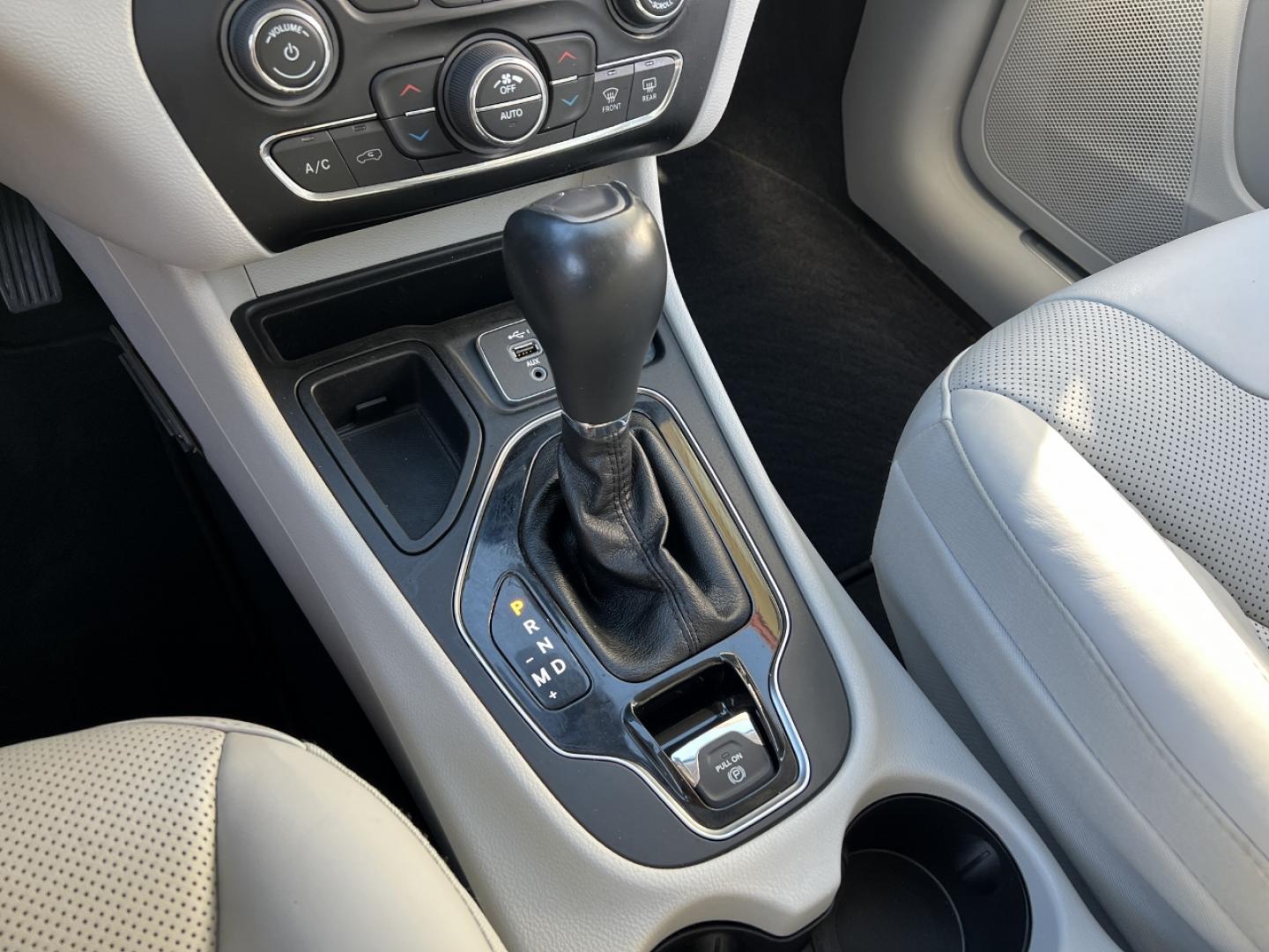 2020 MAROON /Tan Leather JEEP CHEROKEE LIMITED (1C4PJLDX3LD) with an 3.2L V6 engine, Automatic transmission, located at 506 S. Kingshighway, Cape Girardeau, MO, 63703, (573) 235-5000, 37.294994, -89.556206 - 2020 Jeep Cherokee Limited 1-Owner 119xxx miles Front Wheel Drive 3.2L V6 Automatic Leather Power/Heated/Cooled Seats Heated Steering Wheel Backup Camera Bluetooth Cruise Remote Start Power Windows/Locks/Mirrors We have financing available and we accept trades! Fill out a credit applic - Photo#25