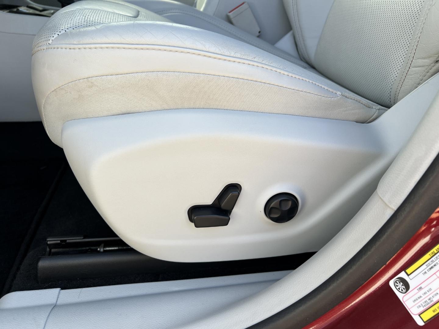2020 MAROON /Tan Leather JEEP CHEROKEE LIMITED (1C4PJLDX3LD) with an 3.2L V6 engine, Automatic transmission, located at 506 S. Kingshighway, Cape Girardeau, MO, 63703, (573) 235-5000, 37.294994, -89.556206 - 2020 Jeep Cherokee Limited 1-Owner 119xxx miles Front Wheel Drive 3.2L V6 Automatic Leather Power/Heated/Cooled Seats Heated Steering Wheel Backup Camera Bluetooth Cruise Remote Start Power Windows/Locks/Mirrors We have financing available and we accept trades! Fill out a credit applic - Photo#4