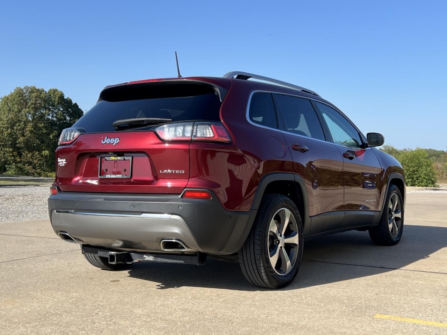 2020 MAROON /Tan Leather JEEP CHEROKEE LIMITED (1C4PJLDX3LD) with an 3.2L V6 engine, Automatic transmission, located at 506 S. Kingshighway, Cape Girardeau, MO, 63703, (573) 235-5000, 37.294994, -89.556206 - 2020 Jeep Cherokee Limited 1-Owner 119xxx miles Front Wheel Drive 3.2L V6 Automatic Leather Power/Heated/Cooled Seats Heated Steering Wheel Backup Camera Bluetooth Cruise Remote Start Power Windows/Locks/Mirrors We have financing available and we accept trades! Fill out a credit applic - Photo#9