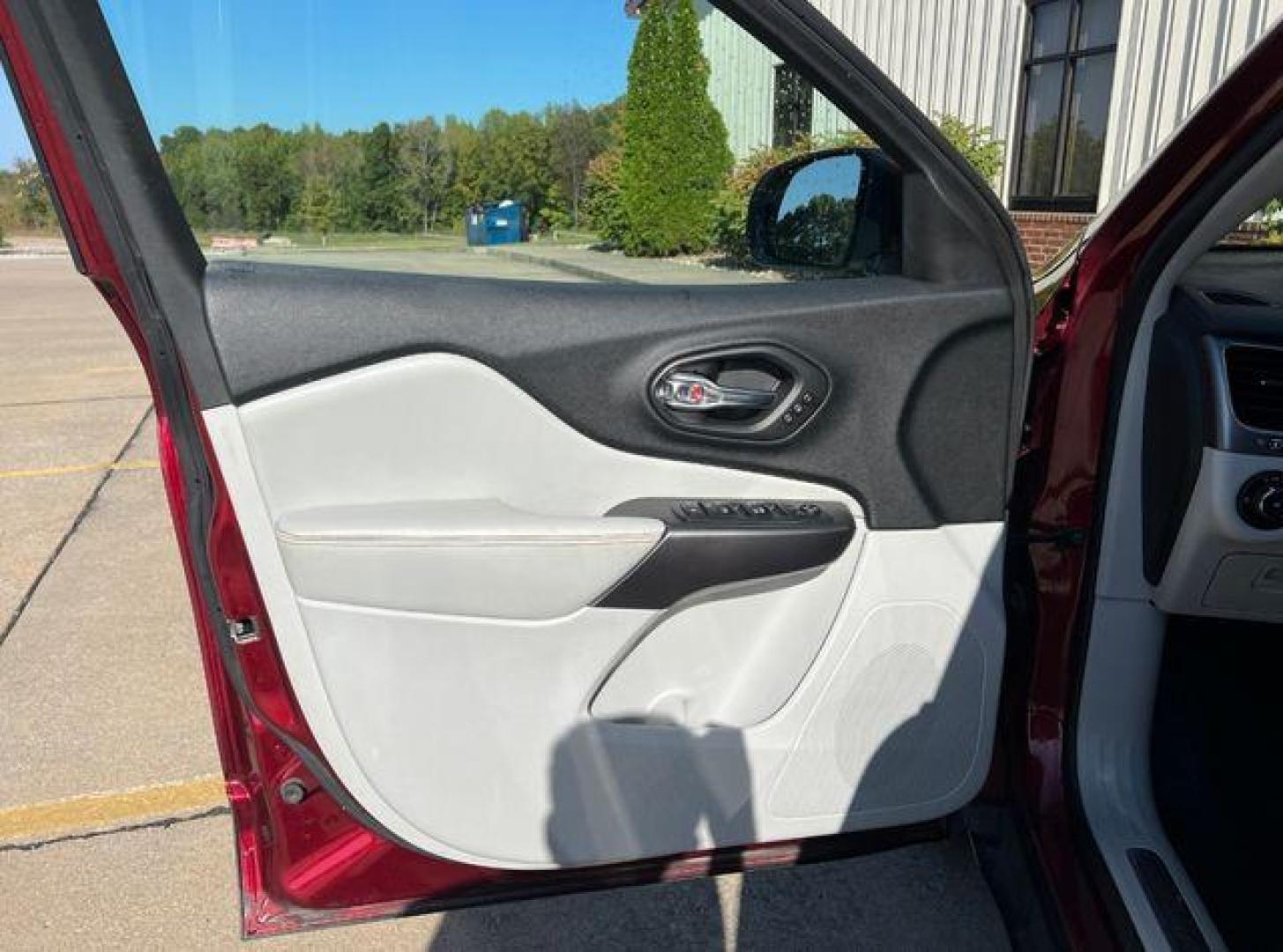 2020 MAROON /Tan Leather JEEP CHEROKEE LIMITED (1C4PJLDX3LD) with an 3.2L V6 engine, Automatic transmission, located at 2990 Old Orchard Rd., Jackson, MO, 63755, 37.354214, -89.612106 - 2020 Jeep Cherokee Limited 1-Owner 119xxx miles Front Wheel Drive 3.2L V6 Automatic Leather Power/Heated/Cooled Seats Heated Steering Wheel Backup Camera Bluetooth Cruise Remote Start Power Windows/Locks/Mirrors We have financing available and we accept trades! Fill out a credit applic - Photo#13