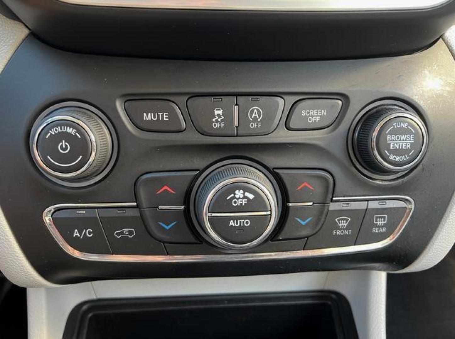 2020 MAROON /Tan Leather JEEP CHEROKEE LIMITED (1C4PJLDX3LD) with an 3.2L V6 engine, Automatic transmission, located at 2990 Old Orchard Rd., Jackson, MO, 63755, 37.354214, -89.612106 - 2020 Jeep Cherokee Limited 1-Owner 119xxx miles Front Wheel Drive 3.2L V6 Automatic Leather Power/Heated/Cooled Seats Heated Steering Wheel Backup Camera Bluetooth Cruise Remote Start Power Windows/Locks/Mirrors We have financing available and we accept trades! Fill out a credit applic - Photo#28