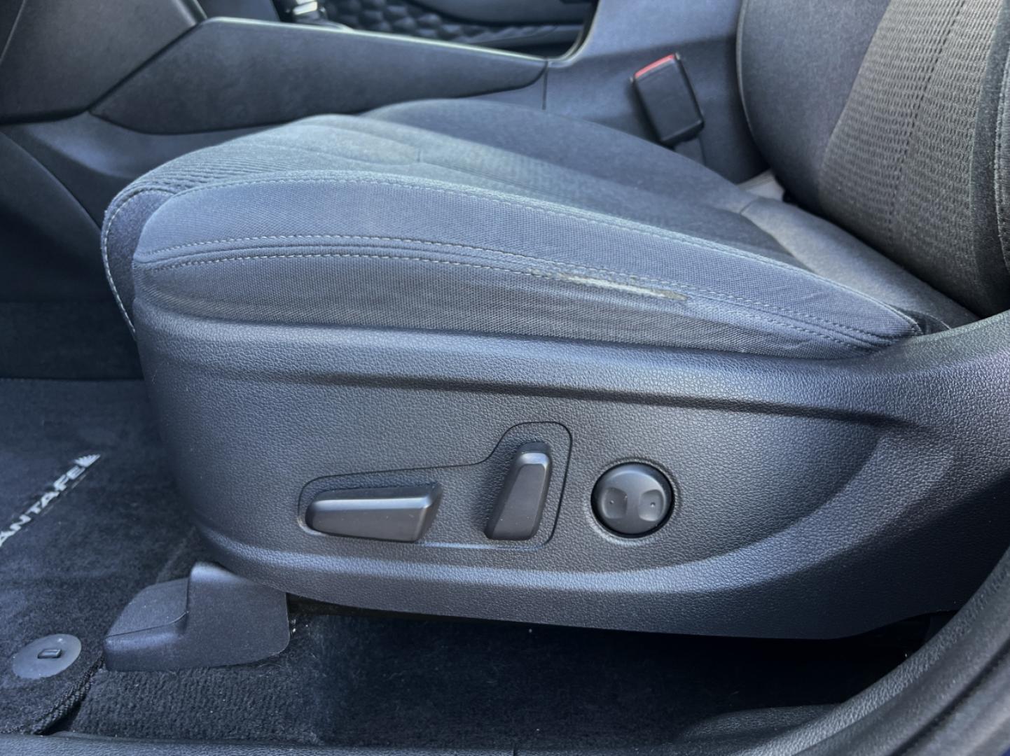 2019 BLUE /Gray Cloth HYUNDAI SANTA FE SEL (5NMS33AD2KH) with an 2.4L 4 Cyl. engine, Automatic transmission, located at 2990 Old Orchard Rd., Jackson, MO, 63755, 37.354214, -89.612106 - 2019 Hyundai Santa Fe SEL 86xxx miles Front Wheel Drive 2.4L 4 Cyl. Automatic Backup Camera Heated Seats Power Driver Seat Bluetooth Cruise Power Windows/Locks/Mirrors We have financing available and we accept trades! Fill out a credit application on our website or come by today! If you - Photo#4