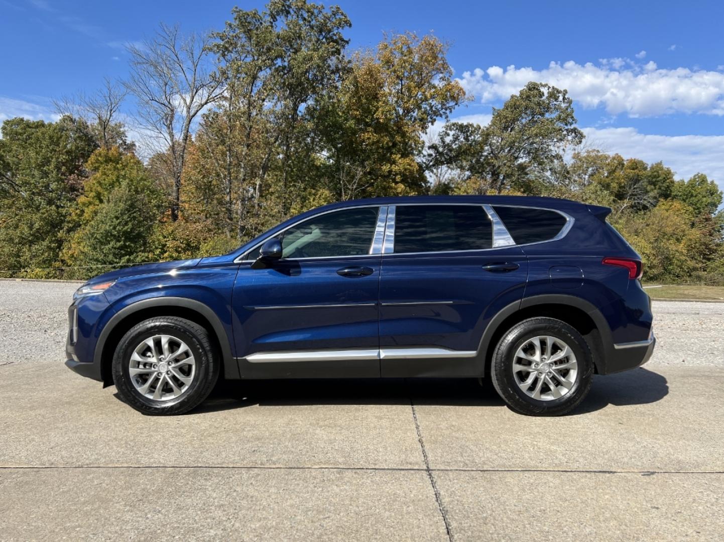 2019 BLUE /Gray Cloth HYUNDAI SANTA FE SEL (5NMS33AD2KH) with an 2.4L 4 Cyl. engine, Automatic transmission, located at 2990 Old Orchard Rd., Jackson, MO, 63755, 37.354214, -89.612106 - 2019 Hyundai Santa Fe SEL 86xxx miles Front Wheel Drive 2.4L 4 Cyl. Automatic Backup Camera Heated Seats Power Driver Seat Bluetooth Cruise Power Windows/Locks/Mirrors We have financing available and we accept trades! Fill out a credit application on our website or come by today! If you - Photo#6