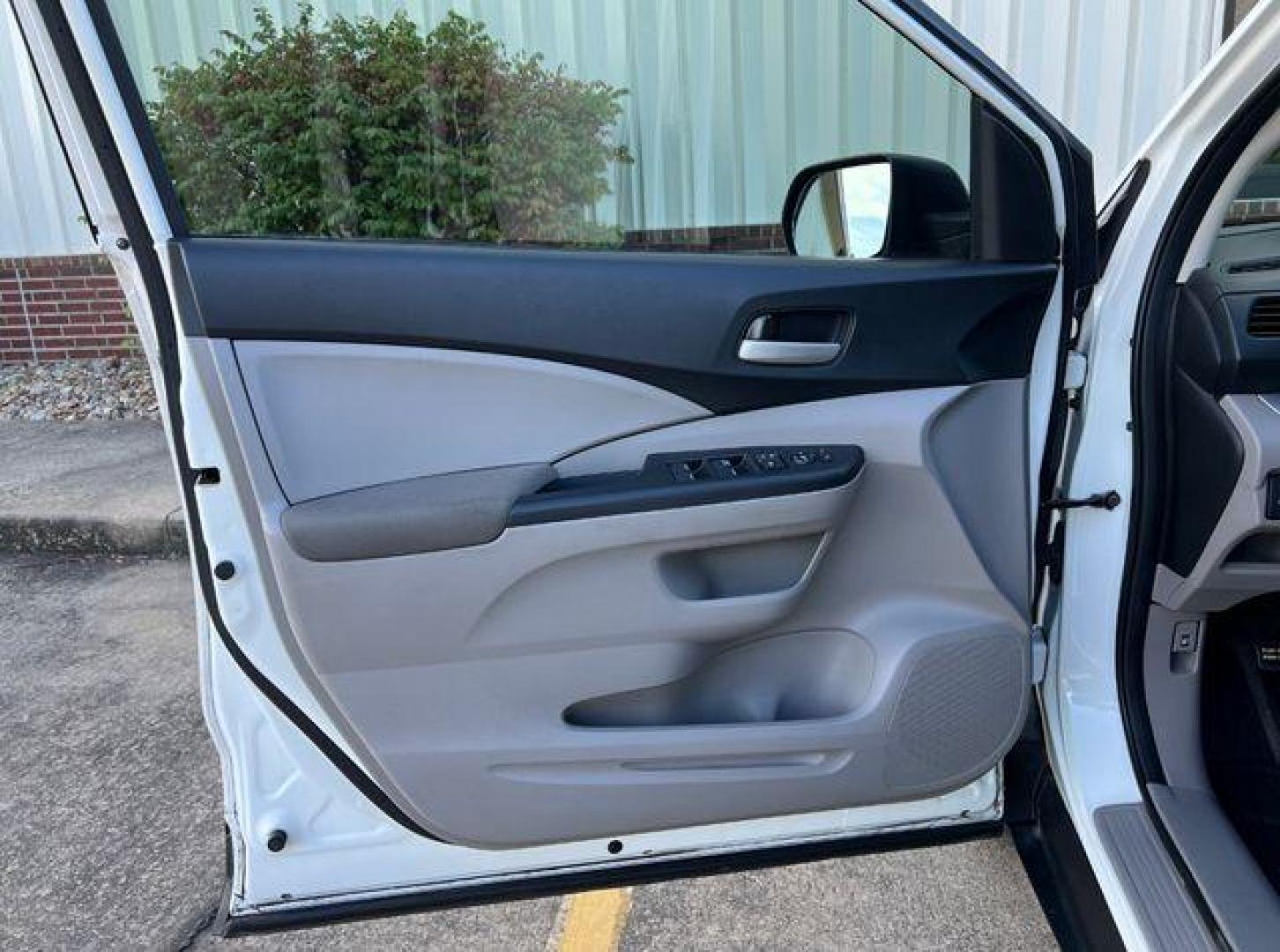 2012 WHITE /Gray HONDA CR-V LX (5J6RM3H33CL) with an 2.4L engine, Automatic transmission, located at 2990 Old Orchard Rd., Jackson, MO, 63755, 37.354214, -89.612106 - Photo#10