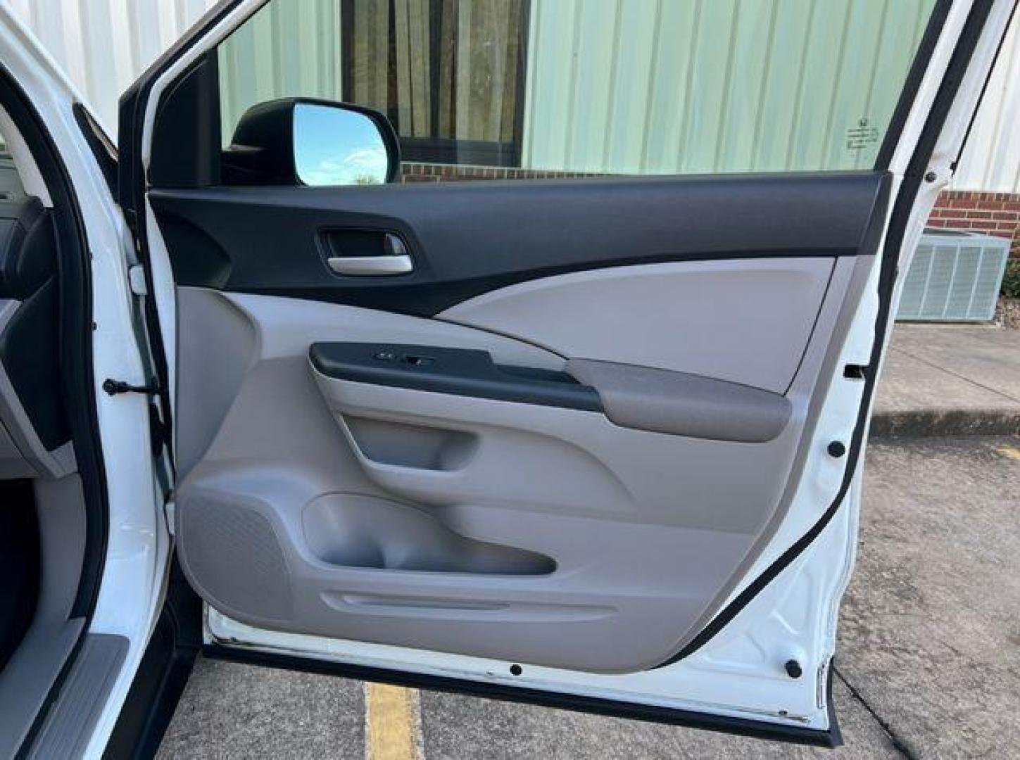 2012 WHITE /Gray HONDA CR-V LX (5J6RM3H33CL) with an 2.4L engine, Automatic transmission, located at 2990 Old Orchard Rd., Jackson, MO, 63755, 37.354214, -89.612106 - Photo#12