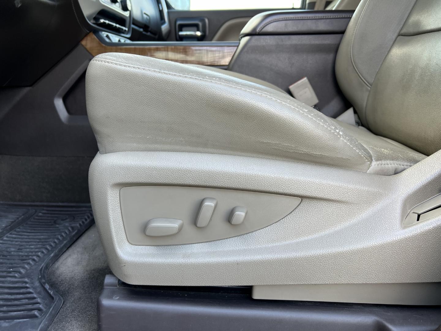 2015 BLACK /Tan Leather GMC SIERRA 1500 SLT (3GTU2VECXFG) with an 5.3L V8 engine, Automatic transmission, located at 2990 Old Orchard Rd., Jackson, MO, 63755, 37.354214, -89.612106 - 2015 GMC Sierra 1500 SLT 130xxx miles 4x4 5.3L V8 Automatic Leather Navigation Backup Camera Power/Heated/Cooled Seats Bluetooth 20" Wheels Cruise Power Windows/Locks/Mirrors We have financing available and we accept trades! Fill out a credit application on our website or come by today! - Photo#6