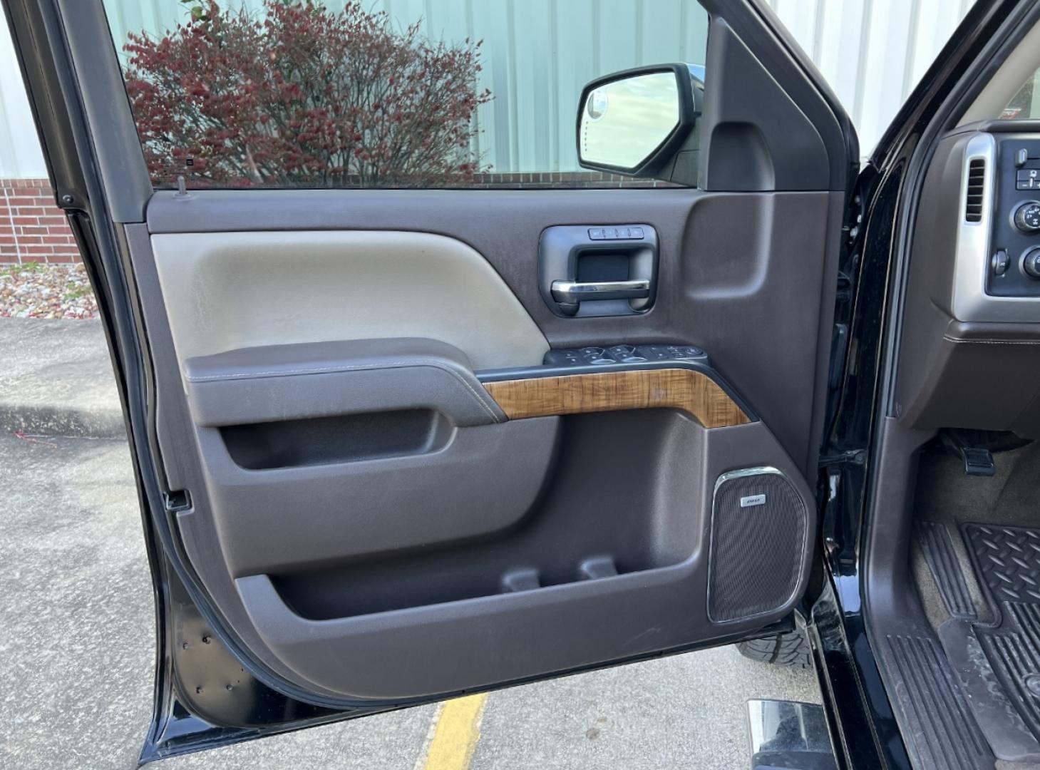 2015 BLACK /Tan Leather GMC SIERRA 1500 SLT (3GTU2VECXFG) with an 5.3L V8 engine, Automatic transmission, located at 2990 Old Orchard Rd., Jackson, MO, 63755, 37.354214, -89.612106 - 2015 GMC Sierra 1500 SLT 130xxx miles 4x4 5.3L V8 Automatic Leather Navigation Backup Camera Power/Heated/Cooled Seats Bluetooth 20" Wheels Cruise Power Windows/Locks/Mirrors We have financing available and we accept trades! Fill out a credit application on our website or come by today! - Photo#14