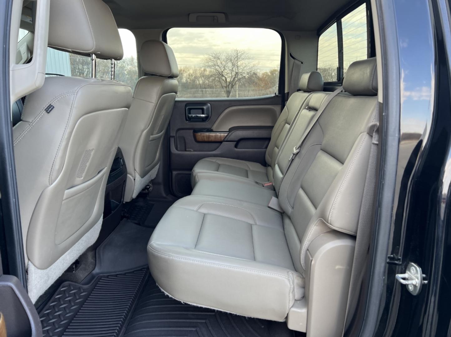 2015 BLACK /Tan Leather GMC SIERRA 1500 SLT (3GTU2VECXFG) with an 5.3L V8 engine, Automatic transmission, located at 2990 Old Orchard Rd., Jackson, MO, 63755, 37.354214, -89.612106 - 2015 GMC Sierra 1500 SLT 130xxx miles 4x4 5.3L V8 Automatic Leather Navigation Backup Camera Power/Heated/Cooled Seats Bluetooth 20" Wheels Cruise Power Windows/Locks/Mirrors We have financing available and we accept trades! Fill out a credit application on our website or come by today! - Photo#17
