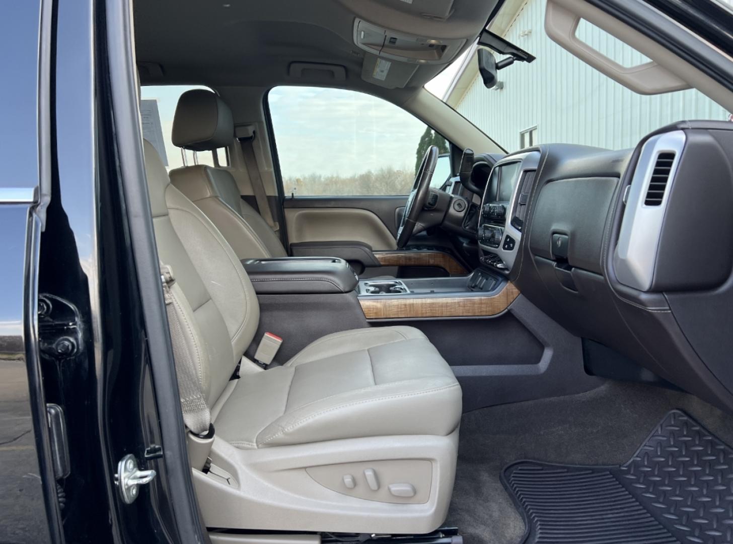 2015 BLACK /Tan Leather GMC SIERRA 1500 SLT (3GTU2VECXFG) with an 5.3L V8 engine, Automatic transmission, located at 2990 Old Orchard Rd., Jackson, MO, 63755, 37.354214, -89.612106 - 2015 GMC Sierra 1500 SLT 130xxx miles 4x4 5.3L V8 Automatic Leather Navigation Backup Camera Power/Heated/Cooled Seats Bluetooth 20" Wheels Cruise Power Windows/Locks/Mirrors We have financing available and we accept trades! Fill out a credit application on our website or come by today! - Photo#16