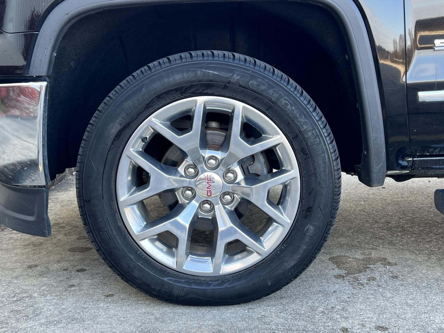 2015 BLACK /Tan Leather GMC SIERRA 1500 SLT (3GTU2VECXFG) with an 5.3L V8 engine, Automatic transmission, located at 2990 Old Orchard Rd., Jackson, MO, 63755, 37.354214, -89.612106 - 2015 GMC Sierra 1500 SLT 130xxx miles 4x4 5.3L V8 Automatic Leather Navigation Backup Camera Power/Heated/Cooled Seats Bluetooth 20" Wheels Cruise Power Windows/Locks/Mirrors We have financing available and we accept trades! Fill out a credit application on our website or come by today! - Photo#32