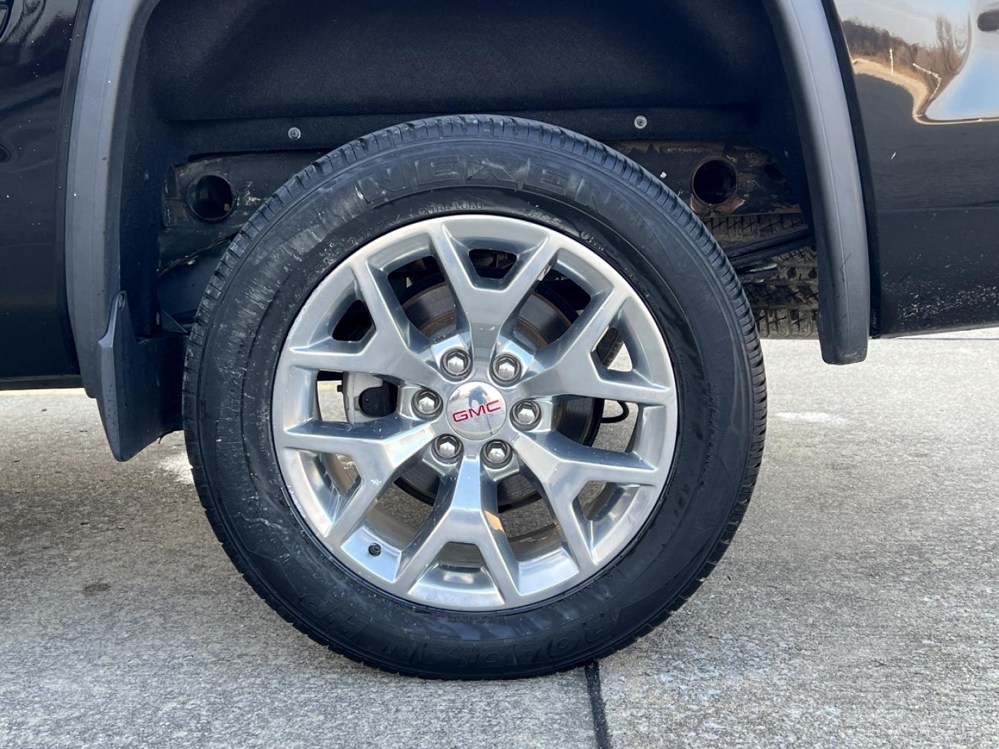 2015 BLACK /Tan Leather GMC SIERRA 1500 SLT (3GTU2VECXFG) with an 5.3L V8 engine, Automatic transmission, located at 2990 Old Orchard Rd., Jackson, MO, 63755, 37.354214, -89.612106 - 2015 GMC Sierra 1500 SLT 130xxx miles 4x4 5.3L V8 Automatic Leather Navigation Backup Camera Power/Heated/Cooled Seats Bluetooth 20" Wheels Cruise Power Windows/Locks/Mirrors We have financing available and we accept trades! Fill out a credit application on our website or come by today! - Photo#34