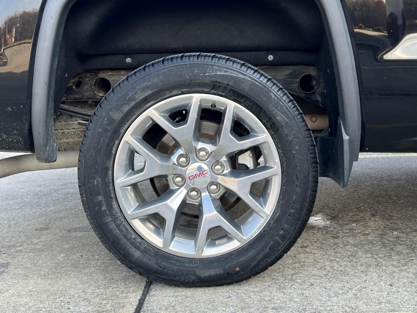 2015 BLACK /Tan Leather GMC SIERRA 1500 SLT (3GTU2VECXFG) with an 5.3L V8 engine, Automatic transmission, located at 2990 Old Orchard Rd., Jackson, MO, 63755, 37.354214, -89.612106 - 2015 GMC Sierra 1500 SLT 130xxx miles 4x4 5.3L V8 Automatic Leather Navigation Backup Camera Power/Heated/Cooled Seats Bluetooth 20" Wheels Cruise Power Windows/Locks/Mirrors We have financing available and we accept trades! Fill out a credit application on our website or come by today! - Photo#35