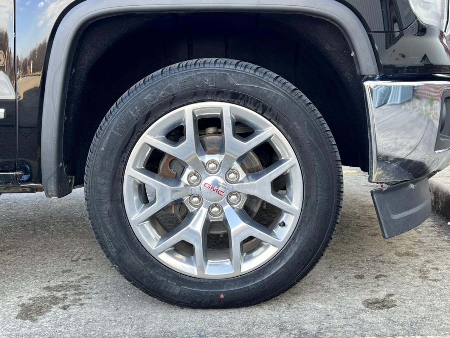 2015 BLACK /Tan Leather GMC SIERRA 1500 SLT (3GTU2VECXFG) with an 5.3L V8 engine, Automatic transmission, located at 2990 Old Orchard Rd., Jackson, MO, 63755, 37.354214, -89.612106 - 2015 GMC Sierra 1500 SLT 130xxx miles 4x4 5.3L V8 Automatic Leather Navigation Backup Camera Power/Heated/Cooled Seats Bluetooth 20" Wheels Cruise Power Windows/Locks/Mirrors We have financing available and we accept trades! Fill out a credit application on our website or come by today! - Photo#36