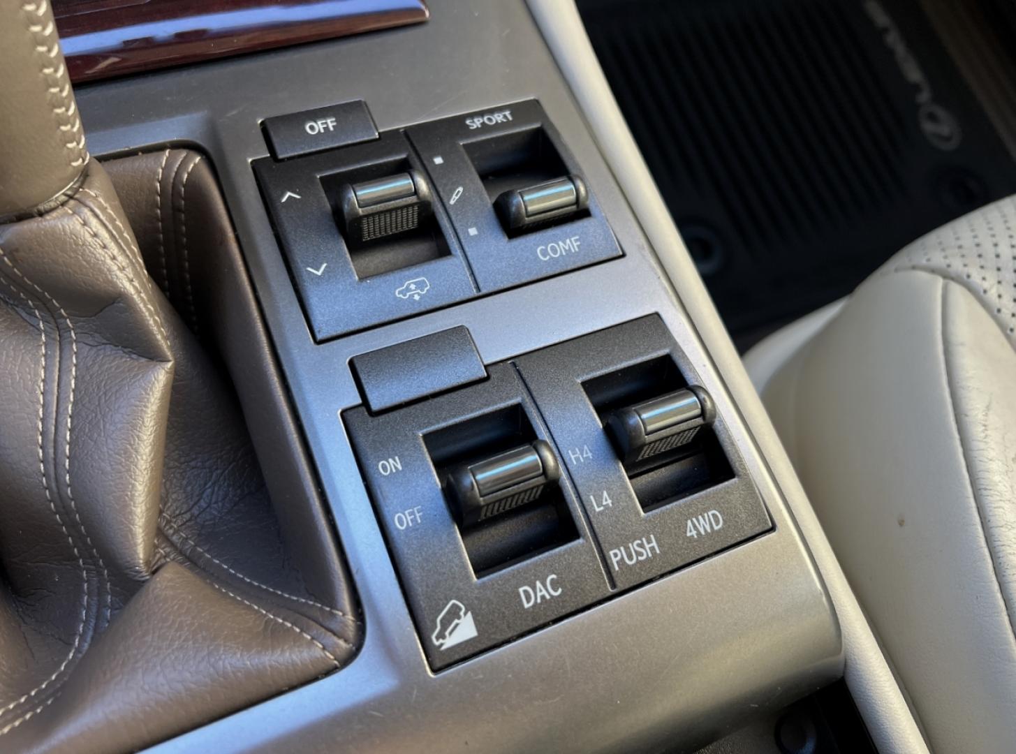 2014 WHITE /Tan Leather LEXUS GX 460 PREMIUM (JTJJM7FX7E5) with an 4.6L V6 engine, Automatic transmission, located at 2990 Old Orchard Rd., Jackson, MO, 63755, 37.354214, -89.612106 - 2014 Lexus GX 460 Premium Local 1-Owner 231xxx miles All Wheel Drive 4.6L V8 Automatic Leather 3rd Row Navigation Backup Camera Power/Heated/Cooled Seats Heated Rear Seats Heated Steering Wheel Sunroof Bluetooth Cruise Power Windows/Locks/Mirrors We have financing available and we a - Photo#2