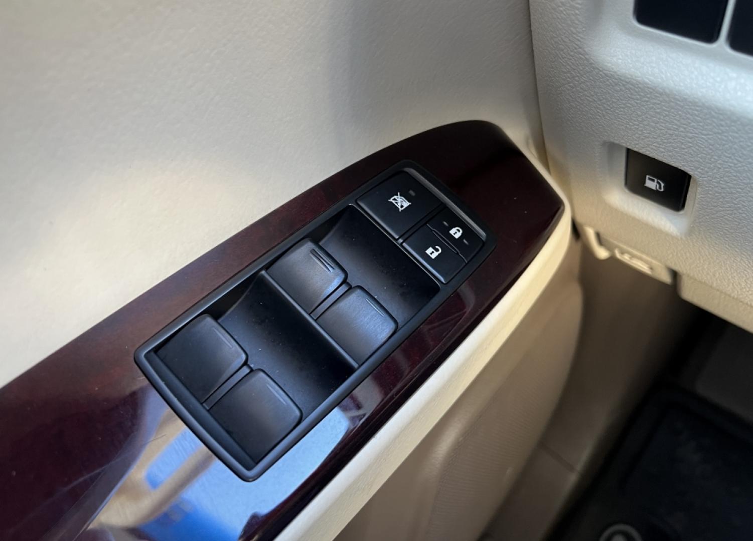2014 WHITE /Tan Leather LEXUS GX 460 PREMIUM (JTJJM7FX7E5) with an 4.6L V6 engine, Automatic transmission, located at 2990 Old Orchard Rd., Jackson, MO, 63755, 37.354214, -89.612106 - 2014 Lexus GX 460 Premium Local 1-Owner 231xxx miles All Wheel Drive 4.6L V8 Automatic Leather 3rd Row Navigation Backup Camera Power/Heated/Cooled Seats Heated Rear Seats Heated Steering Wheel Sunroof Bluetooth Cruise Power Windows/Locks/Mirrors We have financing available and we a - Photo#34