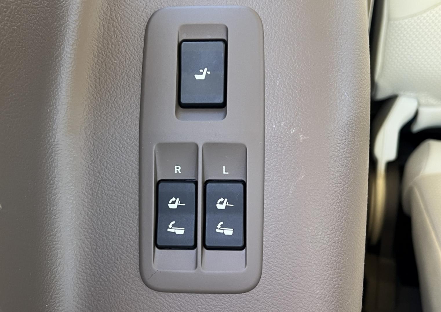 2014 WHITE /Tan Leather LEXUS GX 460 PREMIUM (JTJJM7FX7E5) with an 4.6L V6 engine, Automatic transmission, located at 2990 Old Orchard Rd., Jackson, MO, 63755, 37.354214, -89.612106 - 2014 Lexus GX 460 Premium Local 1-Owner 231xxx miles All Wheel Drive 4.6L V8 Automatic Leather 3rd Row Navigation Backup Camera Power/Heated/Cooled Seats Heated Rear Seats Heated Steering Wheel Sunroof Bluetooth Cruise Power Windows/Locks/Mirrors We have financing available and we a - Photo#39