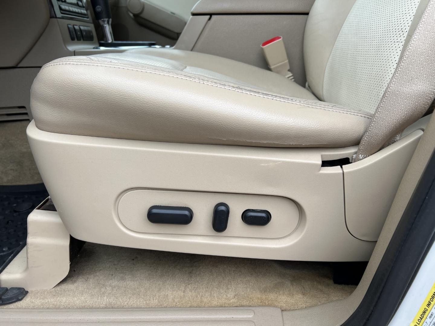 2010 WHITE /Tan Leather FORD EXPLORER LIMITED (1FMEU7F82AU) with an 4.6L V8 engine, Automatic transmission, located at 2990 Old Orchard Rd., Jackson, MO, 63755, 37.354214, -89.612106 - 2020 Ford Explorer Limited 233xxx miles 4 Wheel Drive 4.6L V6 Automatic Leather 3rd Row Navigation Power/Heated Seats Sunroof Cruise Power Windows/Locks/Mirrors We have financing available and we accept trades! Fill out a credit application on our website or come by today! If you have a - Photo#5