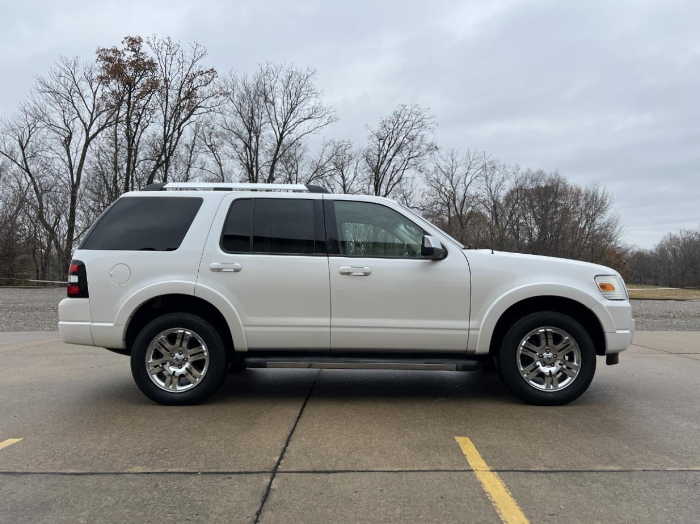 2010 WHITE /Tan Leather FORD EXPLORER LIMITED (1FMEU7F82AU) with an 4.6L V8 engine, Automatic transmission, located at 2990 Old Orchard Rd., Jackson, MO, 63755, 37.354214, -89.612106 - 2020 Ford Explorer Limited 233xxx miles 4 Wheel Drive 4.6L V6 Automatic Leather 3rd Row Navigation Power/Heated Seats Sunroof Cruise Power Windows/Locks/Mirrors We have financing available and we accept trades! Fill out a credit application on our website or come by today! If you have a - Photo#8