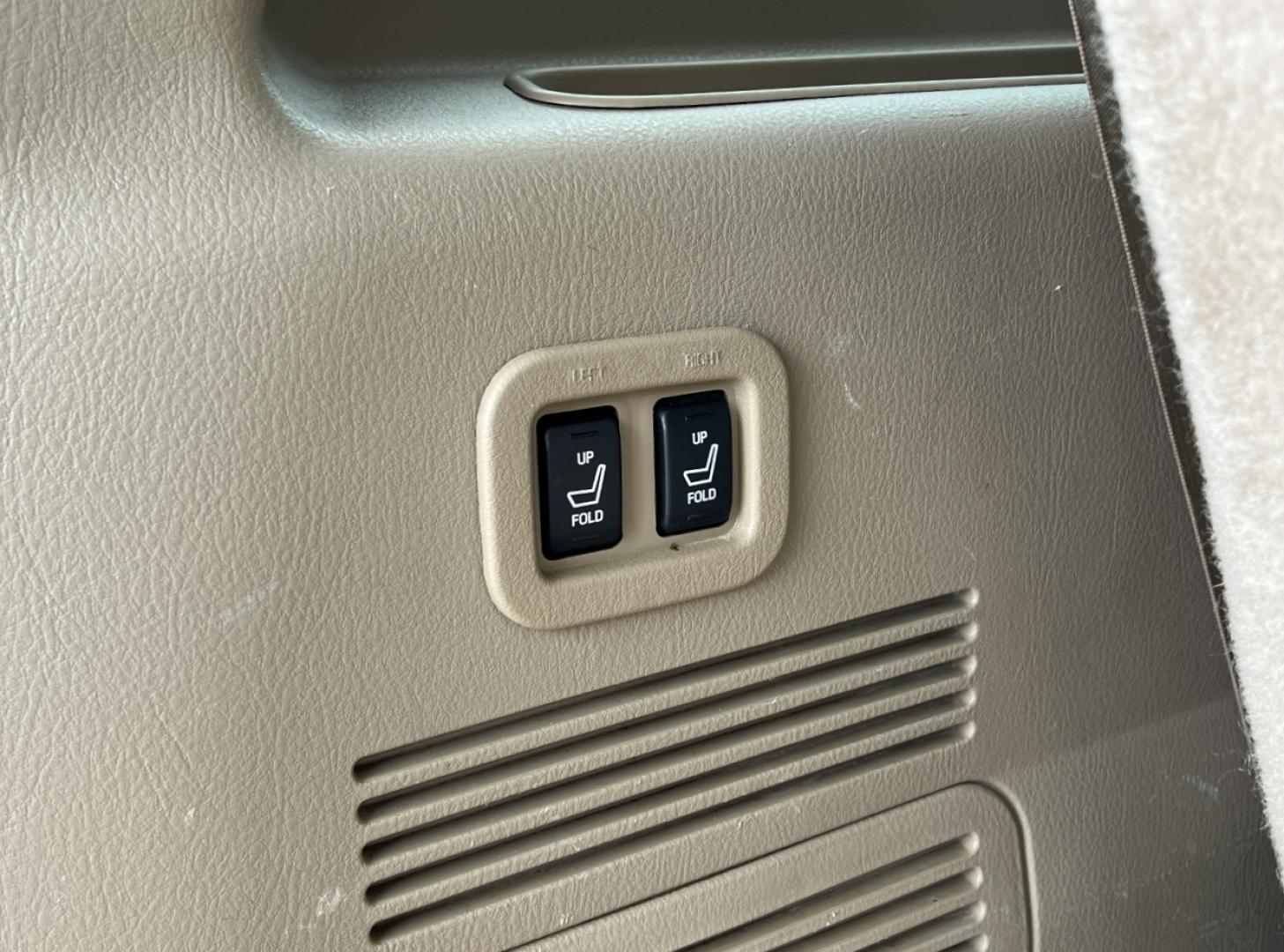 2010 WHITE /Tan Leather FORD EXPLORER LIMITED (1FMEU7F82AU) with an 4.6L V8 engine, Automatic transmission, located at 2990 Old Orchard Rd., Jackson, MO, 63755, 37.354214, -89.612106 - 2020 Ford Explorer Limited 233xxx miles 4 Wheel Drive 4.6L V6 Automatic Leather 3rd Row Navigation Power/Heated Seats Sunroof Cruise Power Windows/Locks/Mirrors We have financing available and we accept trades! Fill out a credit application on our website or come by today! If you have a - Photo#22
