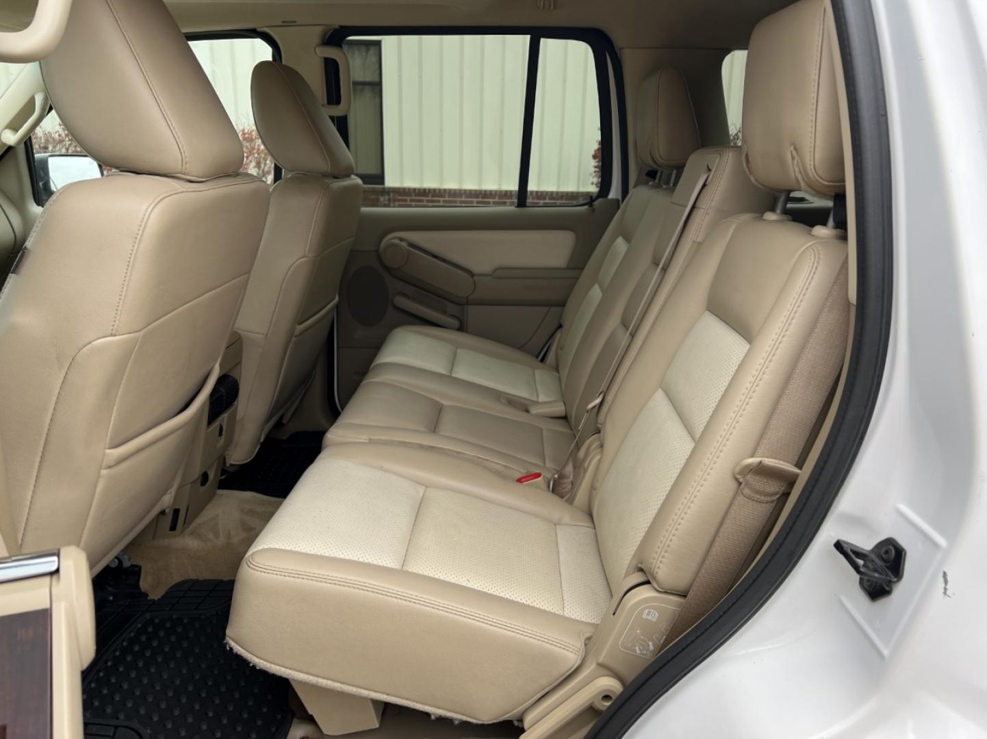2010 WHITE /Tan Leather FORD EXPLORER LIMITED (1FMEU7F82AU) with an 4.6L V8 engine, Automatic transmission, located at 2990 Old Orchard Rd., Jackson, MO, 63755, 37.354214, -89.612106 - 2020 Ford Explorer Limited 233xxx miles 4 Wheel Drive 4.6L V6 Automatic Leather 3rd Row Navigation Power/Heated Seats Sunroof Cruise Power Windows/Locks/Mirrors We have financing available and we accept trades! Fill out a credit application on our website or come by today! If you have a - Photo#17