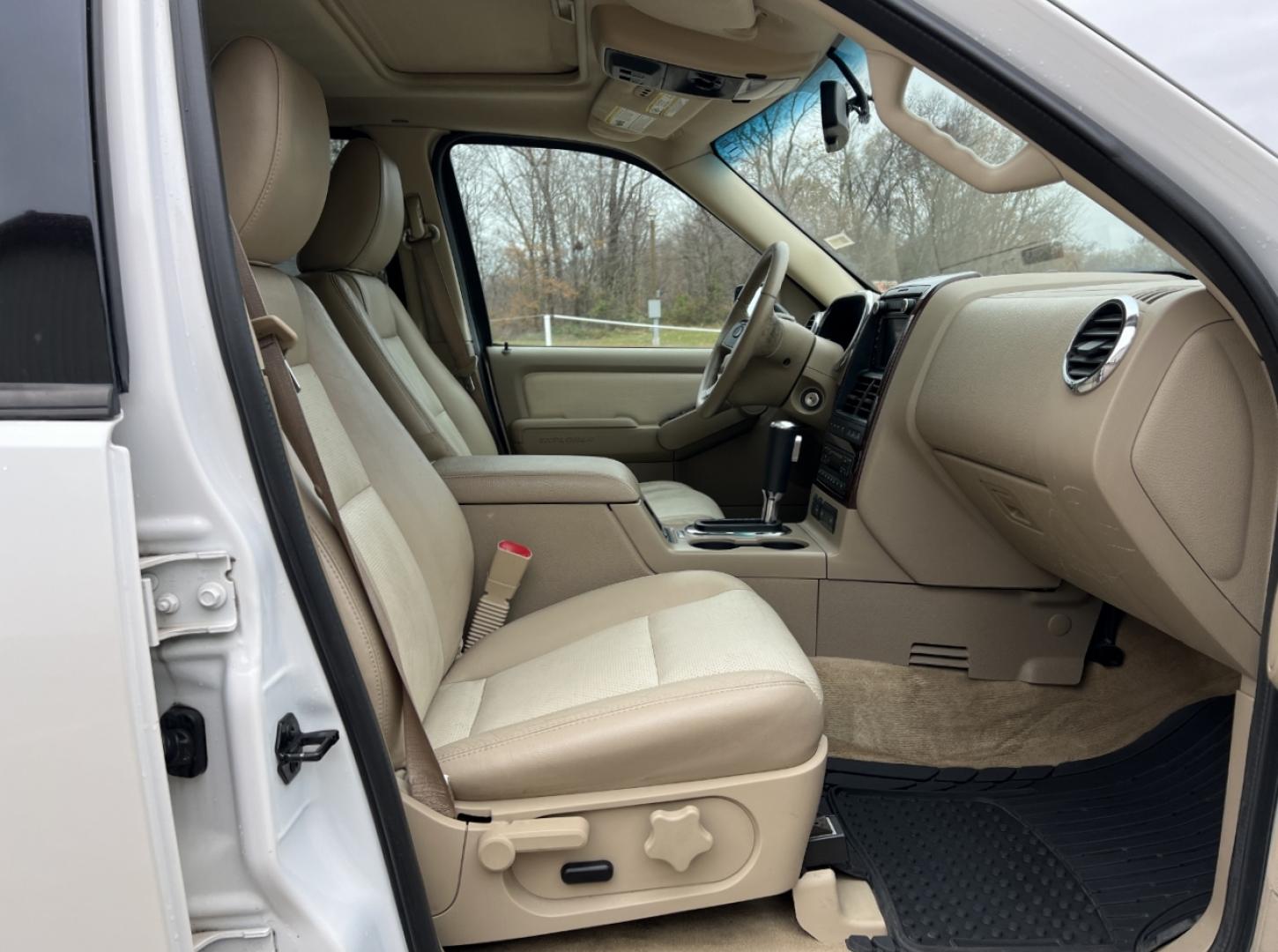 2010 WHITE /Tan Leather FORD EXPLORER LIMITED (1FMEU7F82AU) with an 4.6L V8 engine, Automatic transmission, located at 2990 Old Orchard Rd., Jackson, MO, 63755, 37.354214, -89.612106 - 2020 Ford Explorer Limited 233xxx miles 4 Wheel Drive 4.6L V6 Automatic Leather 3rd Row Navigation Power/Heated Seats Sunroof Cruise Power Windows/Locks/Mirrors We have financing available and we accept trades! Fill out a credit application on our website or come by today! If you have a - Photo#16