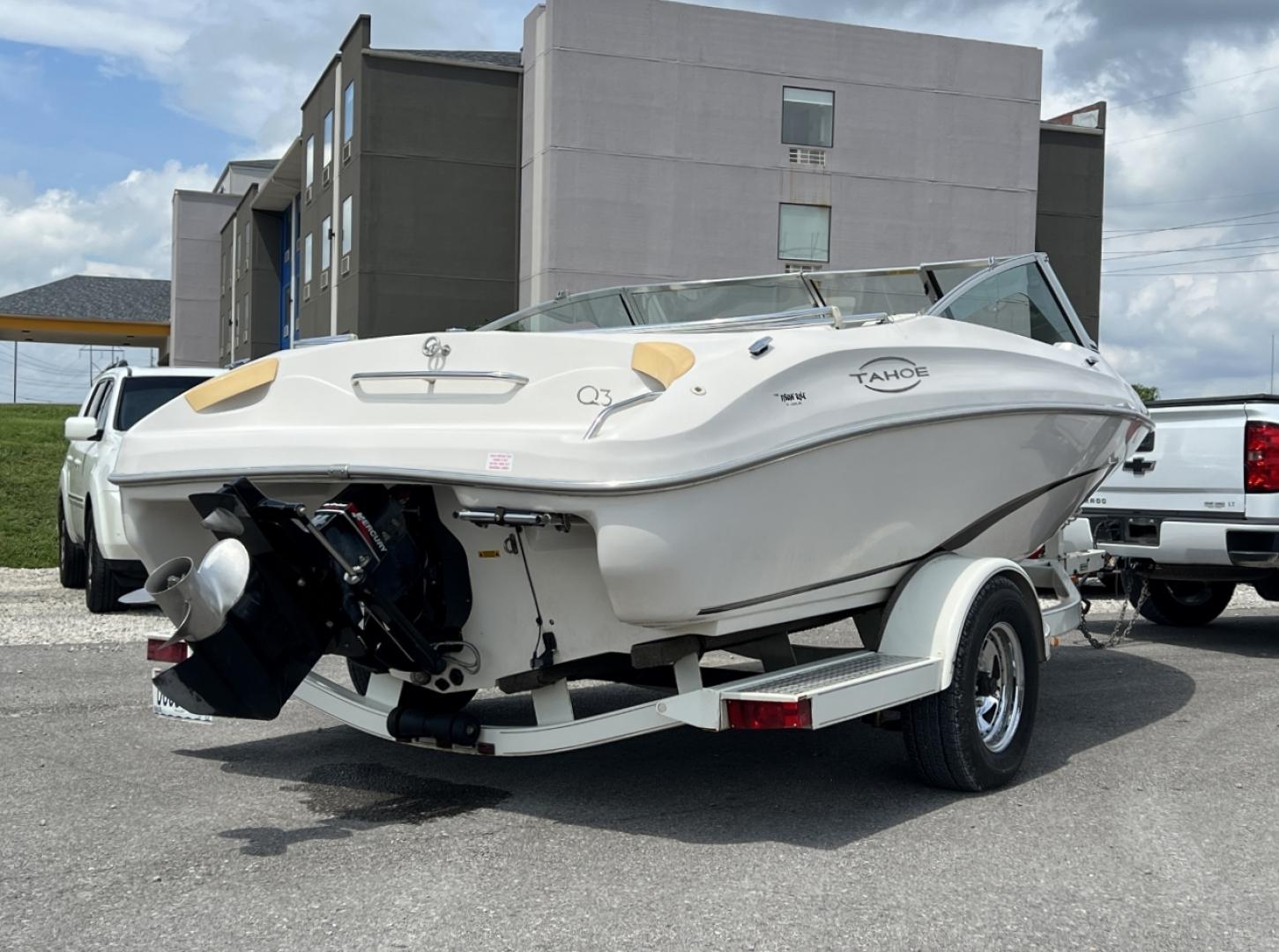 2000 WHITE TAHOE Q3 (BUJ3371CG90) with an Mercury MerCruiser engine, located at 2990 Old Orchard Rd., Jackson, MO, 63755, 37.354214, -89.612106 - We have financing available and we accept trades! Fill out a credit application on our website or come by today! If you have any questions, give us a call at (573) 204-7777 or visit our website at firstautocredit.com. - Photo#4