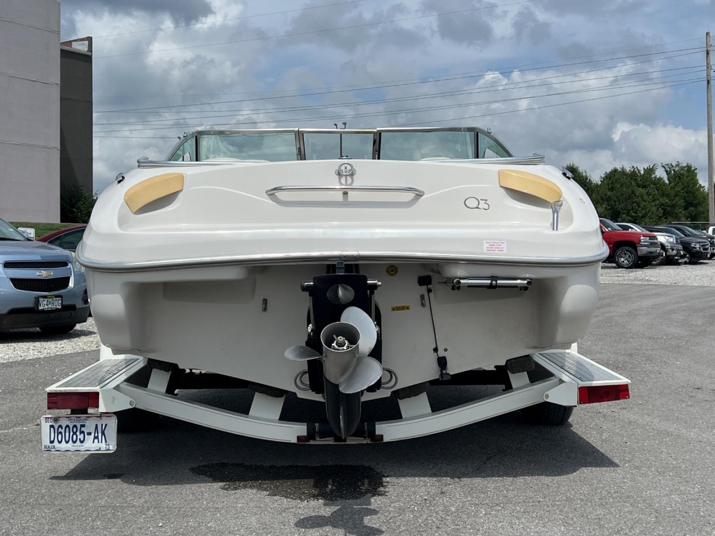 2000 WHITE TAHOE Q3 (BUJ3371CG90) with an Mercury MerCruiser engine, located at 2990 Old Orchard Rd., Jackson, MO, 63755, 37.354214, -89.612106 - We have financing available and we accept trades! Fill out a credit application on our website or come by today! If you have any questions, give us a call at (573) 204-7777 or visit our website at firstautocredit.com. - Photo#6