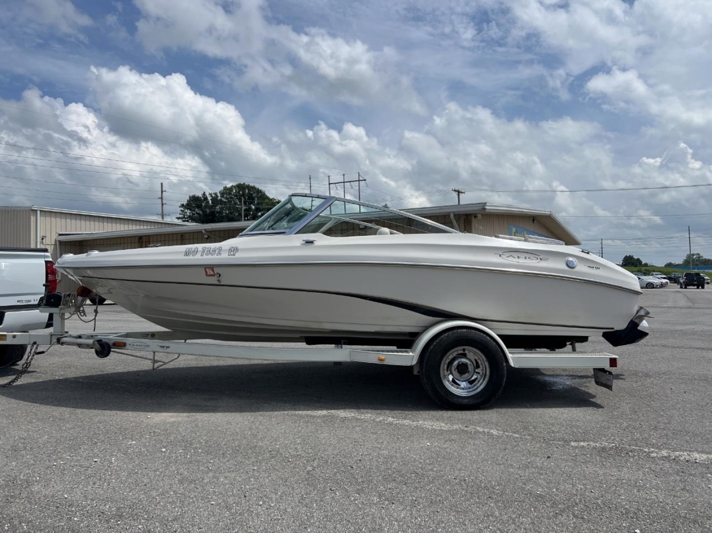 2000 WHITE TAHOE Q3 (BUJ3371CG90) with an Mercury MerCruiser engine, located at 2990 Old Orchard Rd., Jackson, MO, 63755, 37.354214, -89.612106 - We have financing available and we accept trades! Fill out a credit application on our website or come by today! If you have any questions, give us a call at (573) 204-7777 or visit our website at firstautocredit.com. - Photo#1