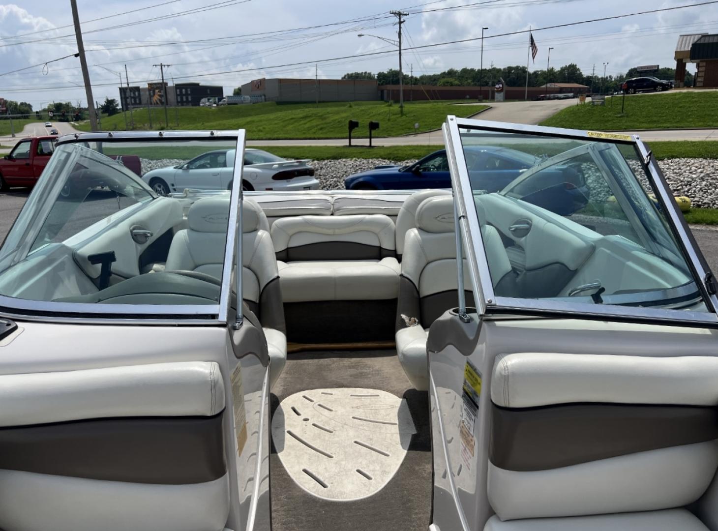2000 WHITE TAHOE Q3 (BUJ3371CG90) with an Mercury MerCruiser engine, located at 2990 Old Orchard Rd., Jackson, MO, 63755, 37.354214, -89.612106 - We have financing available and we accept trades! Fill out a credit application on our website or come by today! If you have any questions, give us a call at (573) 204-7777 or visit our website at firstautocredit.com. - Photo#16