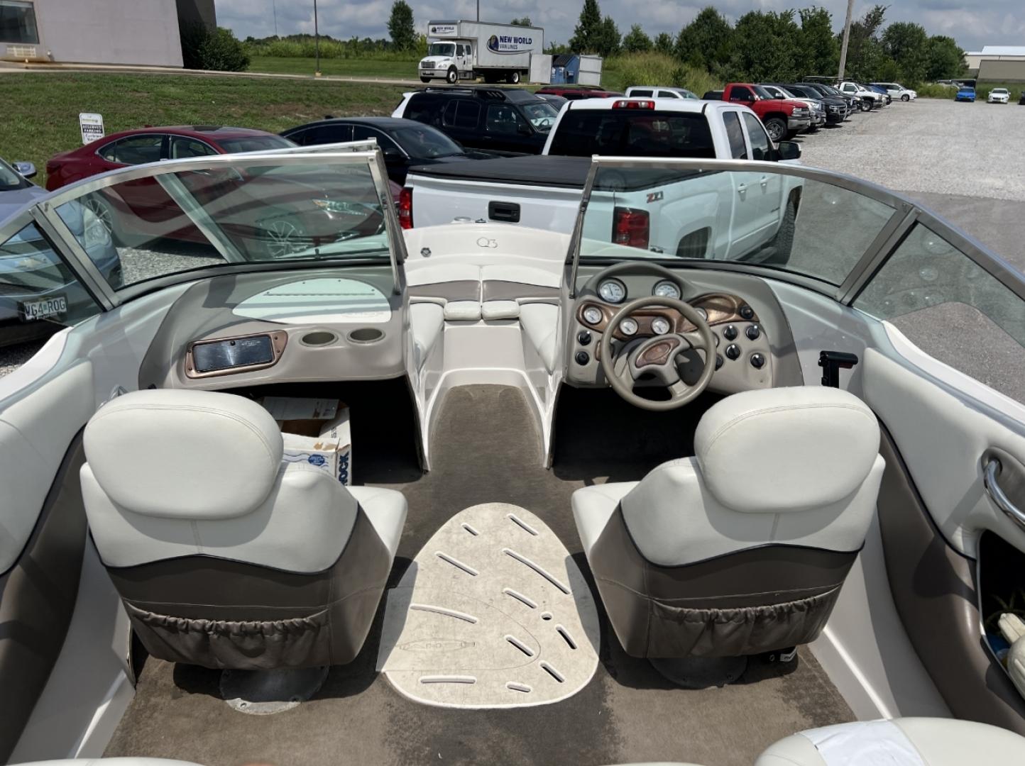 2000 WHITE TAHOE Q3 (BUJ3371CG90) with an Mercury MerCruiser engine, located at 2990 Old Orchard Rd., Jackson, MO, 63755, 37.354214, -89.612106 - We have financing available and we accept trades! Fill out a credit application on our website or come by today! If you have any questions, give us a call at (573) 204-7777 or visit our website at firstautocredit.com. - Photo#17
