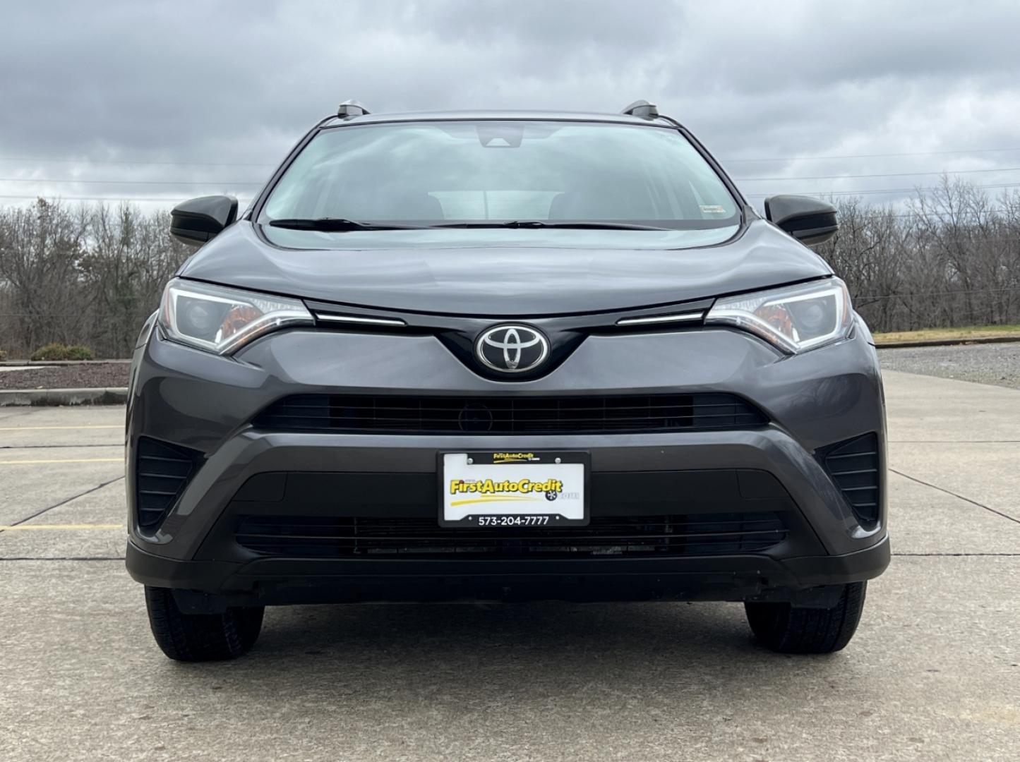 2018 GRAY /Black Cloth TOYOTA RAV4 LE (2T3ZFREV0JW) with an 2.5L engine, Automatic transmission, located at 506 S. Kingshighway, Cape Girardeau, MO, 63703, 37.294994, -89.556206 - Photo#9