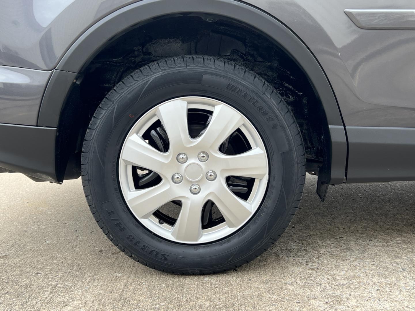 2018 GRAY /Black Cloth TOYOTA RAV4 LE (2T3ZFREV0JW) with an 2.5L engine, Automatic transmission, located at 506 S. Kingshighway, Cape Girardeau, MO, 63703, 37.294994, -89.556206 - Photo#33