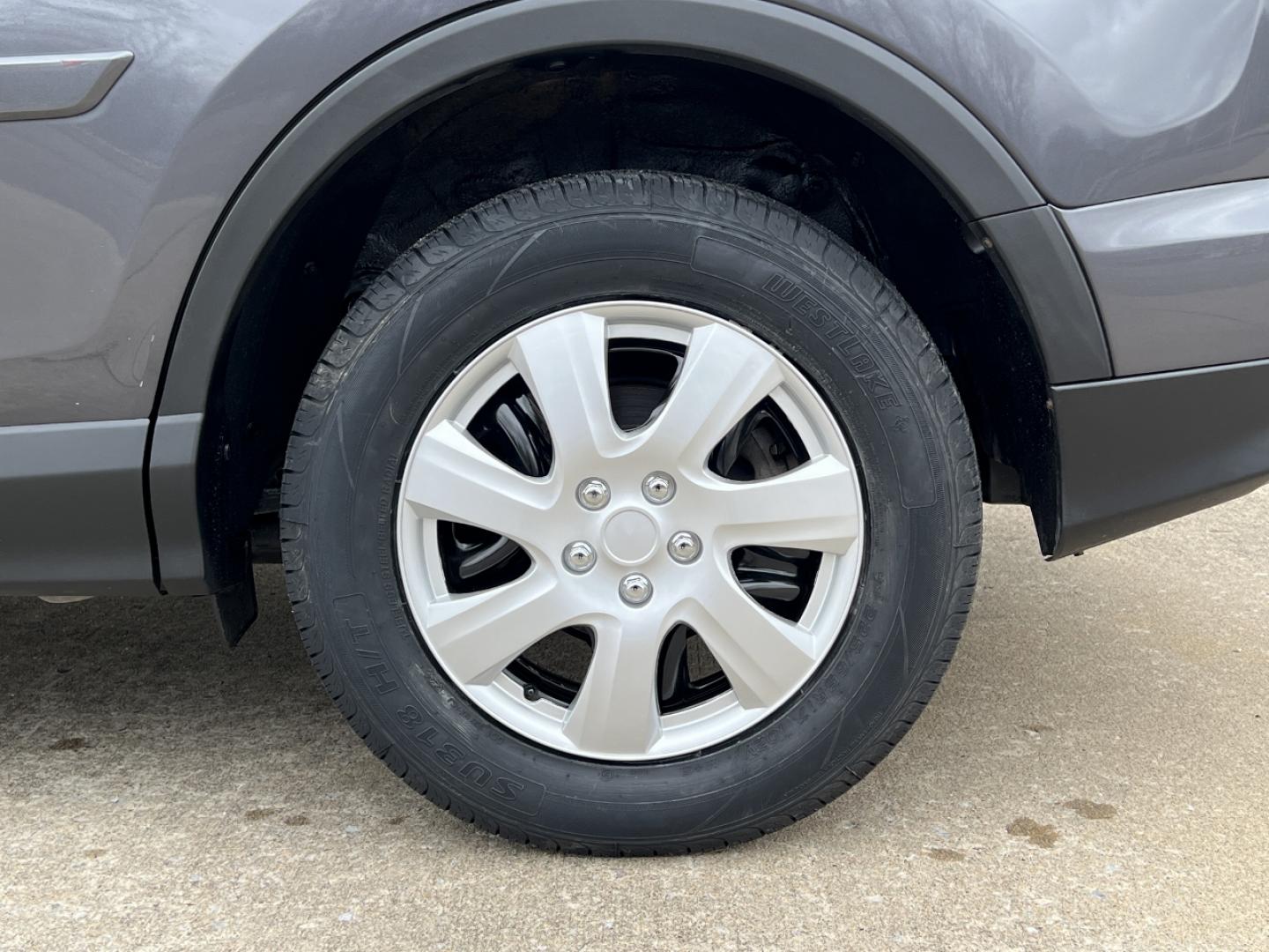 2018 GRAY /Black Cloth TOYOTA RAV4 LE (2T3ZFREV0JW) with an 2.5L engine, Automatic transmission, located at 506 S. Kingshighway, Cape Girardeau, MO, 63703, 37.294994, -89.556206 - Photo#32