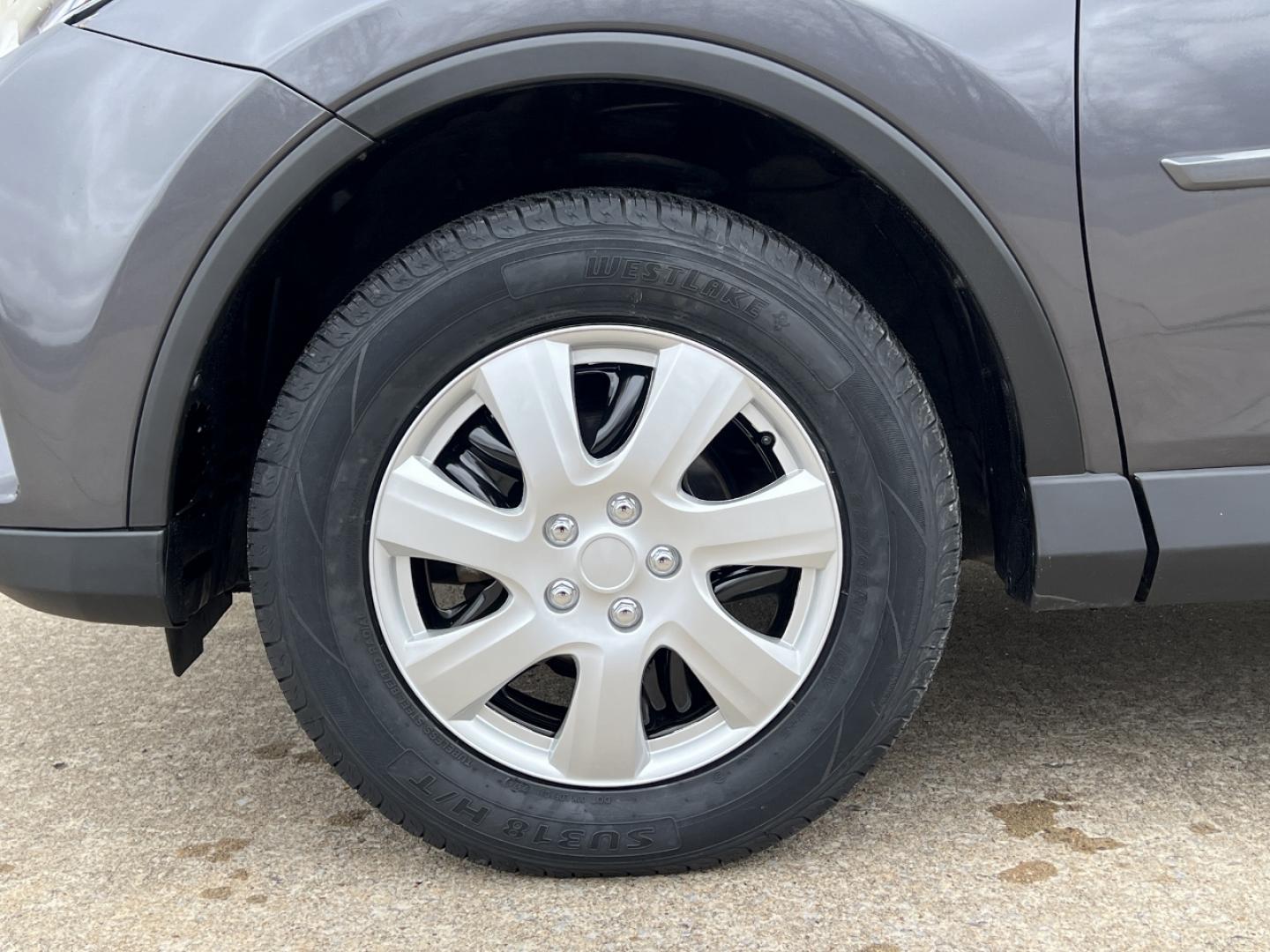 2018 GRAY /Black Cloth TOYOTA RAV4 LE (2T3ZFREV0JW) with an 2.5L engine, Automatic transmission, located at 506 S. Kingshighway, Cape Girardeau, MO, 63703, 37.294994, -89.556206 - Photo#30