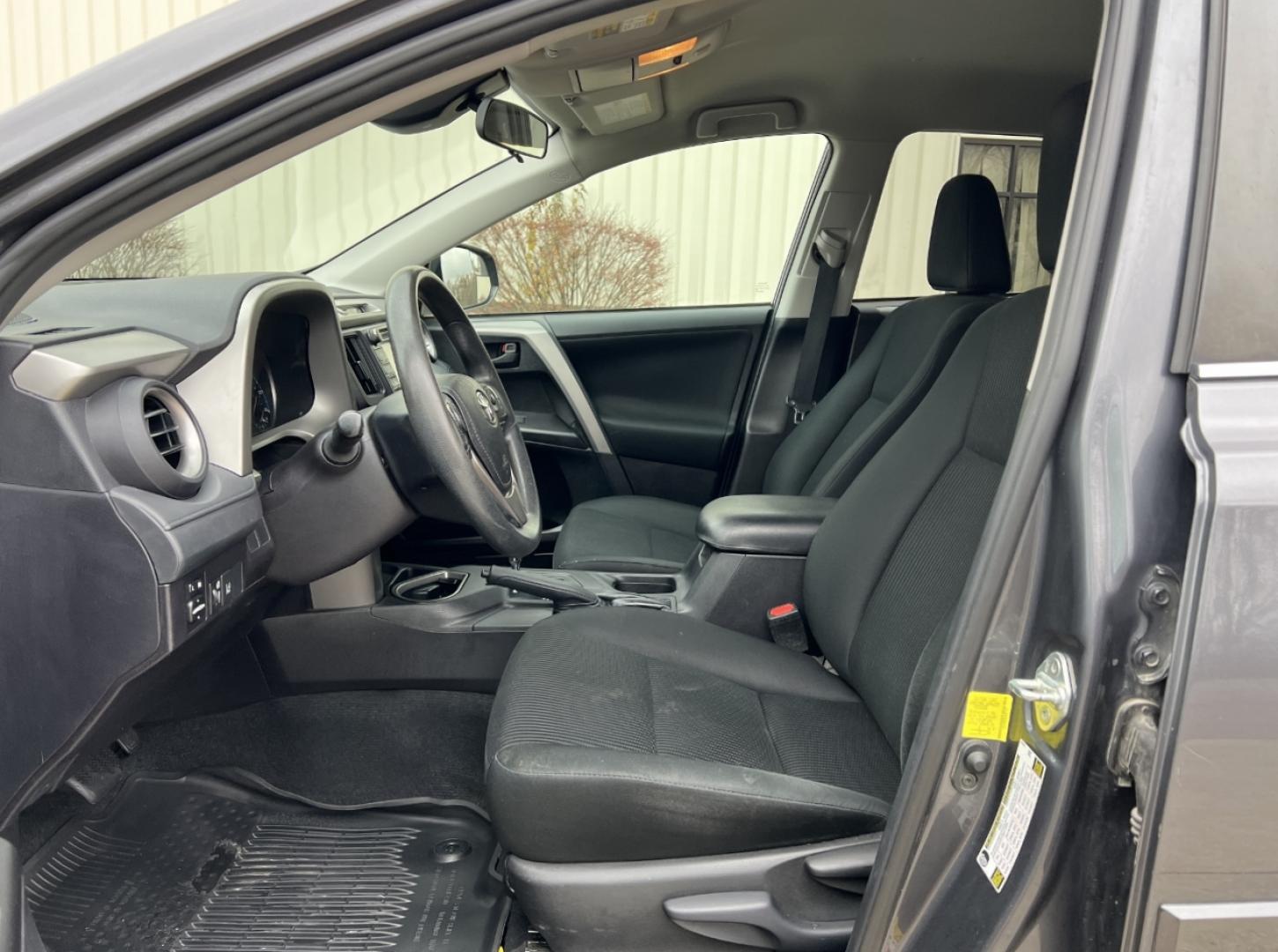 2018 GRAY /Black Cloth TOYOTA RAV4 LE (2T3ZFREV0JW) with an 2.5L engine, Automatic transmission, located at 506 S. Kingshighway, Cape Girardeau, MO, 63703, 37.294994, -89.556206 - Photo#11