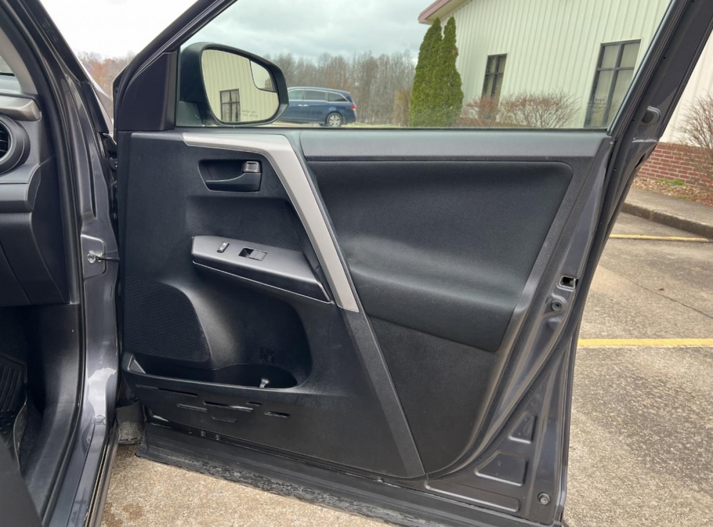 2018 GRAY /Black Cloth TOYOTA RAV4 LE (2T3ZFREV0JW) with an 2.5L engine, Automatic transmission, located at 506 S. Kingshighway, Cape Girardeau, MO, 63703, 37.294994, -89.556206 - Photo#12