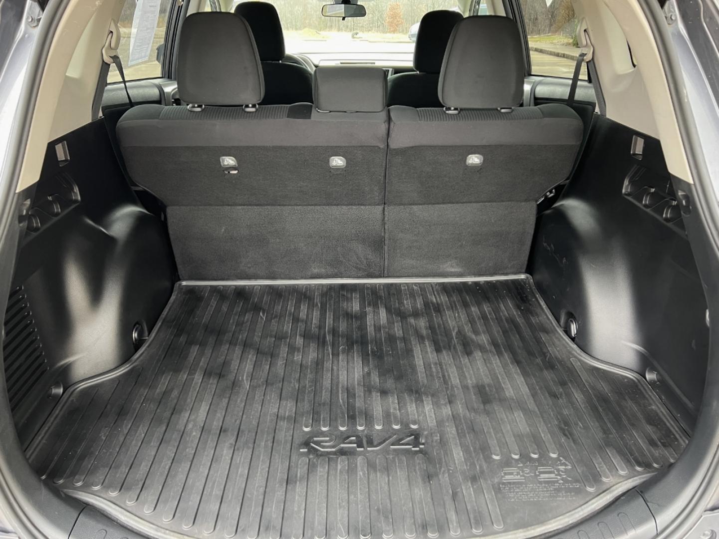 2018 GRAY /Black Cloth TOYOTA RAV4 LE (2T3ZFREV0JW) with an 2.5L engine, Automatic transmission, located at 506 S. Kingshighway, Cape Girardeau, MO, 63703, 37.294994, -89.556206 - Photo#17