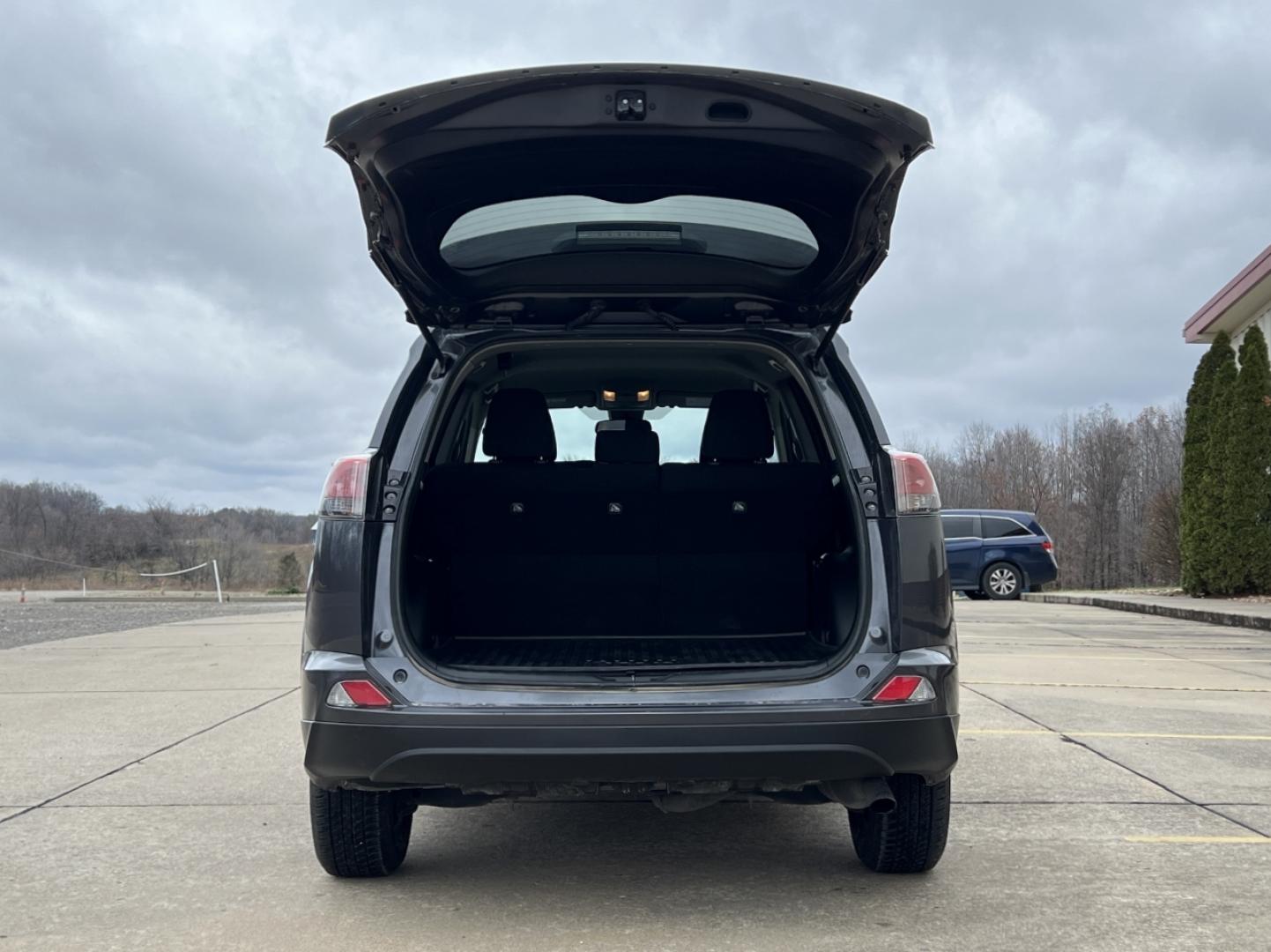 2018 GRAY /Black Cloth TOYOTA RAV4 LE (2T3ZFREV0JW) with an 2.5L engine, Automatic transmission, located at 506 S. Kingshighway, Cape Girardeau, MO, 63703, 37.294994, -89.556206 - Photo#16