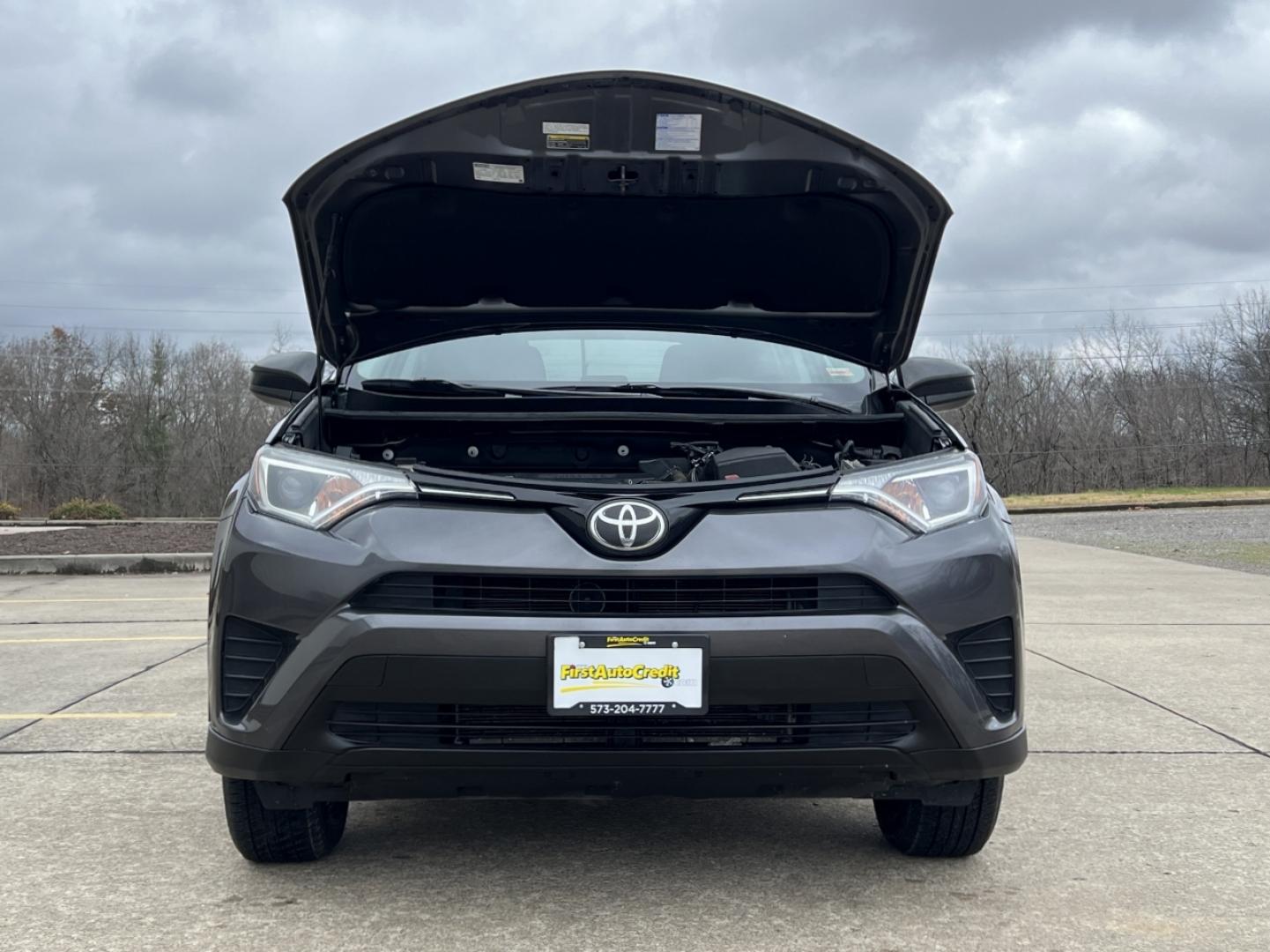 2018 GRAY /Black Cloth TOYOTA RAV4 LE (2T3ZFREV0JW) with an 2.5L engine, Automatic transmission, located at 506 S. Kingshighway, Cape Girardeau, MO, 63703, 37.294994, -89.556206 - Photo#28