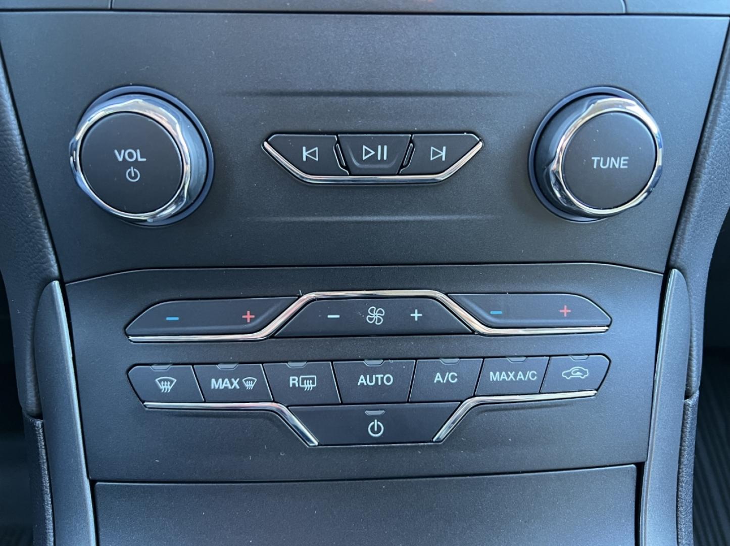 2020 WHITE FORD EDGE SE (2FMPK3G98LB) with an 2.0L 4 Cyl. engine, Automatic transmission, located at 2990 Old Orchard Rd., Jackson, MO, 63755, 37.354214, -89.612106 - We have financing available and we accept trades! Fill out a credit application on our website or come by today! If you have any questions, give us a call at (573) 204-7777 or visit our website at firstautocredit.com. - Photo#25