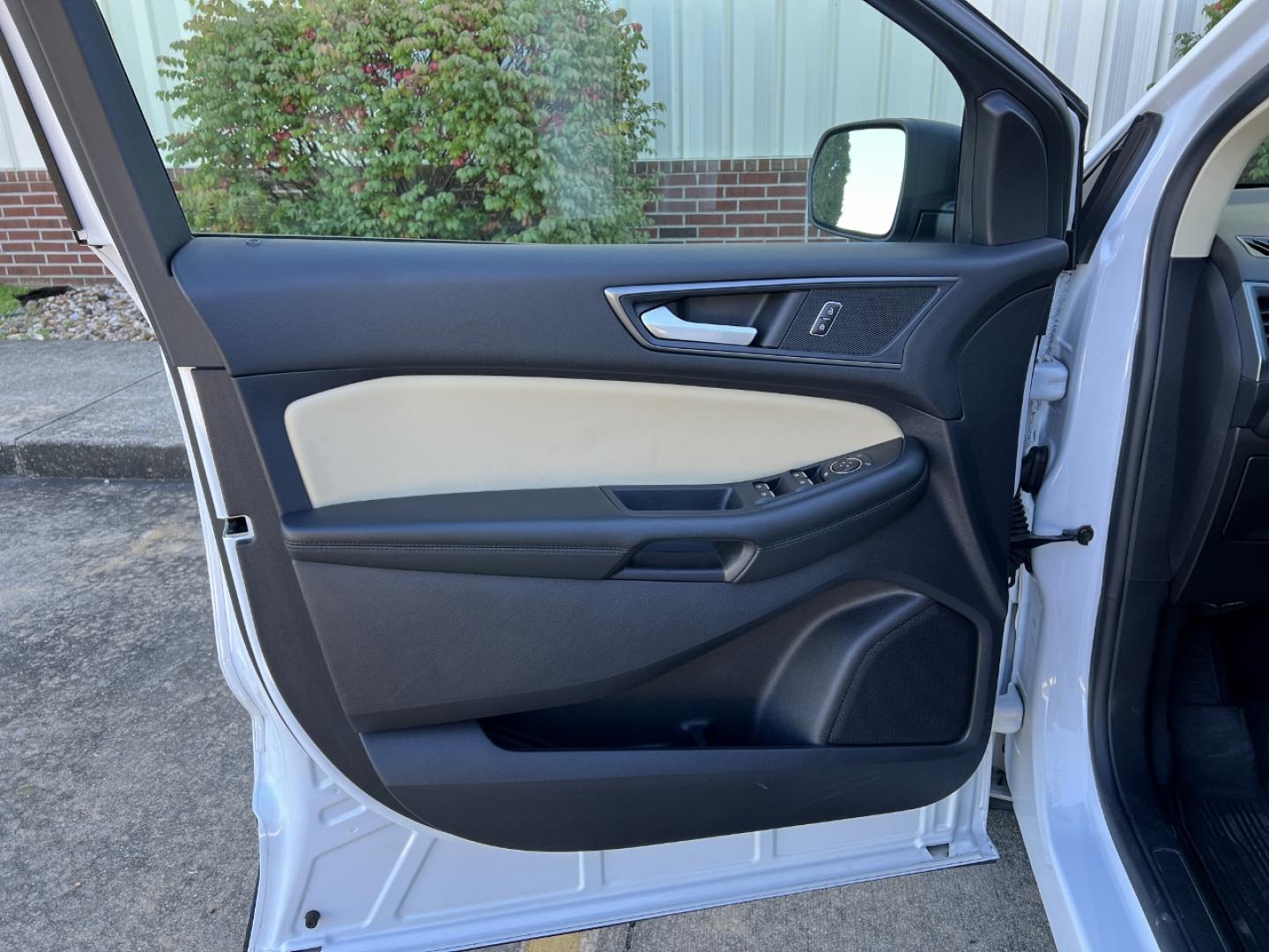 2020 WHITE FORD EDGE SE (2FMPK3G98LB) with an 2.0L 4 Cyl. engine, Automatic transmission, located at 2990 Old Orchard Rd., Jackson, MO, 63755, 37.354214, -89.612106 - We have financing available and we accept trades! Fill out a credit application on our website or come by today! If you have any questions, give us a call at (573) 204-7777 or visit our website at firstautocredit.com. - Photo#11