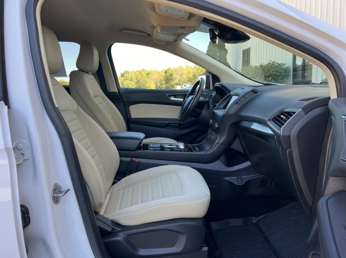 2020 WHITE FORD EDGE SE (2FMPK3G98LB) with an 2.0L 4 Cyl. engine, Automatic transmission, located at 2990 Old Orchard Rd., Jackson, MO, 63755, 37.354214, -89.612106 - We have financing available and we accept trades! Fill out a credit application on our website or come by today! If you have any questions, give us a call at (573) 204-7777 or visit our website at firstautocredit.com. - Photo#14