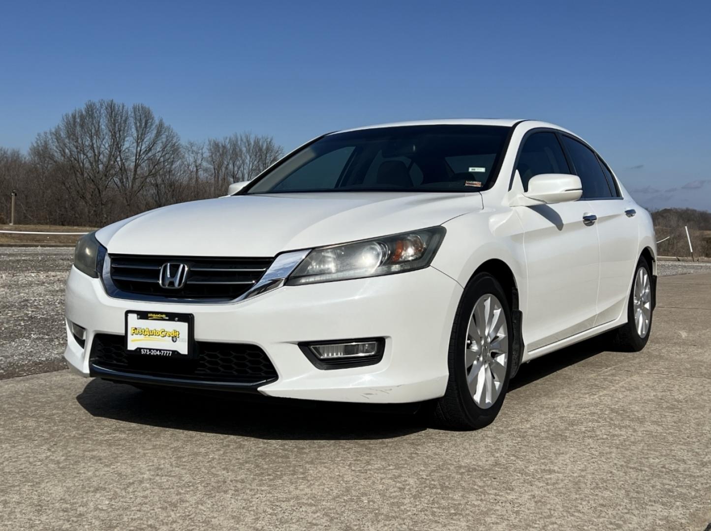 2013 WHITE /Tan Cloth Honda Accord EX (1HGCR2F74DA) with an 2.4L 4 Cyl. engine, Continuously Variable Transmission transmission, located at 506 S. Kingshighway, Cape Girardeau, MO, 63703, (573) 235-5000, 37.294994, -89.556206 - 2013 Honda Accord EX 183xxx miles Front Wheel Drive 2.4L 4 Cyl. Automatic Backup Camera Power Driver Seat Sunroof Bluetooth Cruise Power Windows/Locks/Mirrors We have financing available and we accept trades! Fill out a credit application on our website or come by today! If you have any - Photo#5