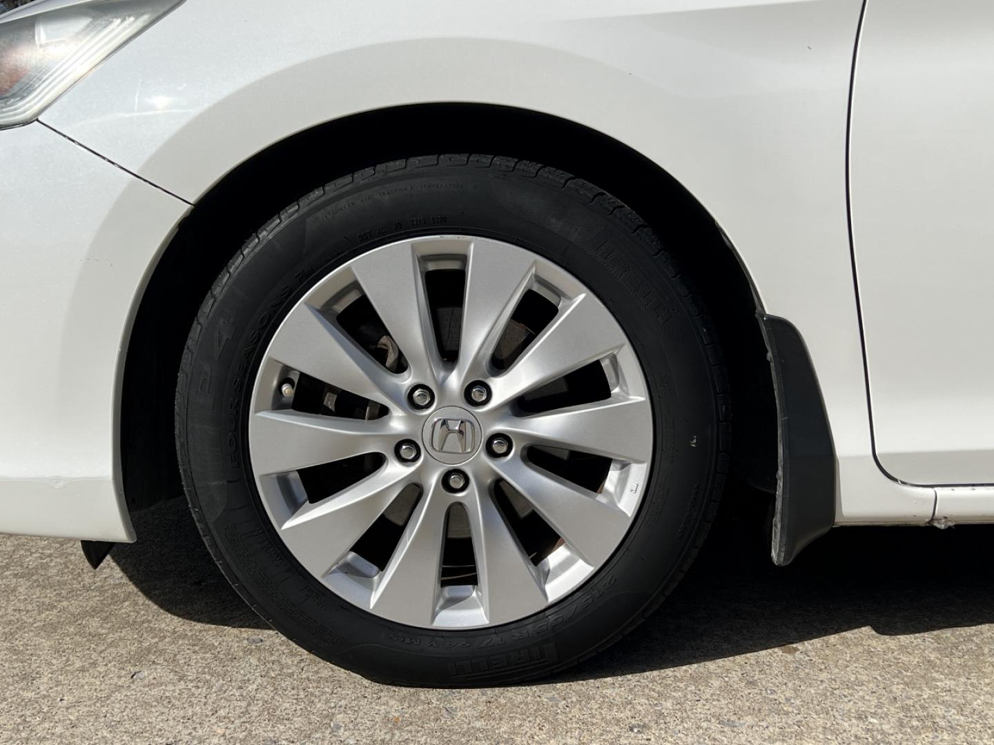 2013 WHITE /Tan Cloth Honda Accord EX (1HGCR2F74DA) with an 2.4L 4 Cyl. engine, Continuously Variable Transmission transmission, located at 506 S. Kingshighway, Cape Girardeau, MO, 63703, (573) 235-5000, 37.294994, -89.556206 - 2013 Honda Accord EX 183xxx miles Front Wheel Drive 2.4L 4 Cyl. Automatic Backup Camera Power Driver Seat Sunroof Bluetooth Cruise Power Windows/Locks/Mirrors We have financing available and we accept trades! Fill out a credit application on our website or come by today! If you have any - Photo#36