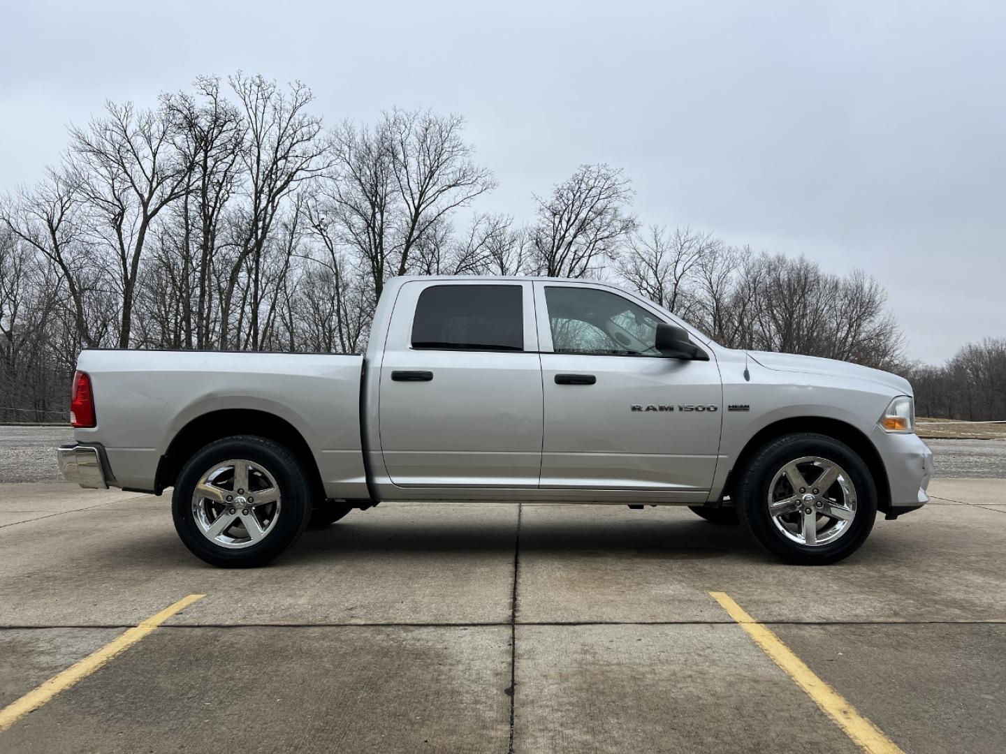 2012 SILVER /Black Cloth DODGE RAM 1500 EXPRESS (1C6RD6KT7CS) with an 5.7L V8 engine, Automatic transmission, located at 2990 Old Orchard Rd., Jackson, MO, 63755, 37.354214, -89.612106 - 2012 Ram 1500 Express 1-Owner 104xxx miles Rear Wheel Drive 5.7L V8 HEMI Automatic Cruise Power Windows/Locks/Mirrors We have financing available and we accept trades! Fill out a credit application on our website or come by today! If you have any questions, give us a call at (573) 204-7777 - Photo#4