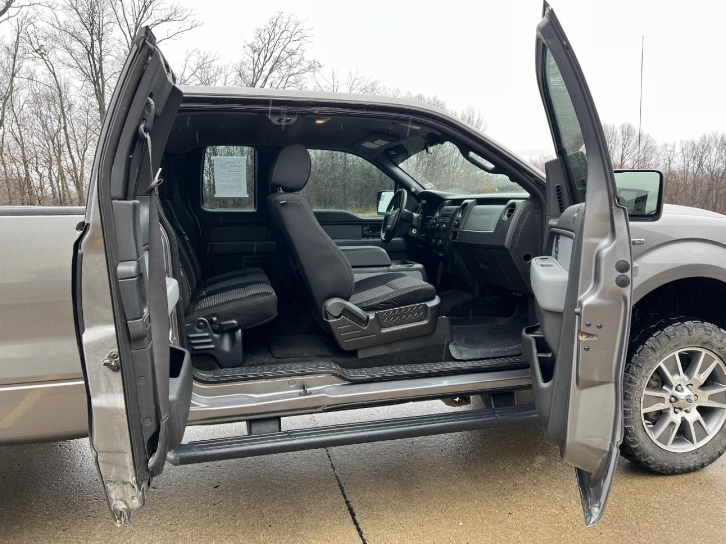 2014 SILVER /Black Cloth FORD F150 STX (1FTFX1EF9EK) with an 5.0L V8 engine, Automatic transmission, located at 2990 Old Orchard Rd., Jackson, MO, 63755, 37.354214, -89.612106 - 2014 Ford F150 STX 163xxx miles 4x4 5.0L V8 Automatic Cruise Power Windows/Locks/Mirrors We have financing available and we accept trades! Fill out a credit application on our website or come by today! If you have any questions, give us a call at (573) 204-7777 or visit our website at firsta - Photo#17