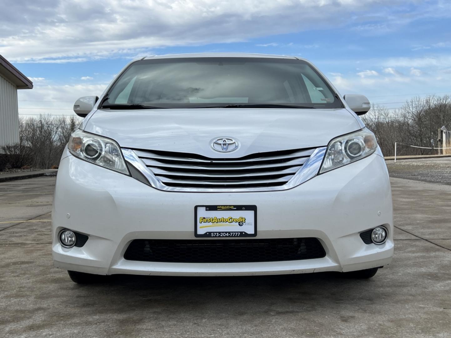 2013 WHITE /Gray Leather Toyota Sienna LIMITED FWD (5TDYK3DC0DS) with an 3.5L V6 engine, Automatic transmission, located at 2990 Old Orchard Rd., Jackson, MO, 63755, 37.354214, -89.612106 - 2013 Toyota Sienna Limited 247xxx miles Front Wheel Drive 3.5L V6 Automatic Leather 3rd Row Navigation Rear Entertainment Backup Camera Power/Heated Seats Bluetooth Cruise Power Windows/Locks/Mirrors We have financing available and we accept trades! Fill out a credit application on our - Photo#14