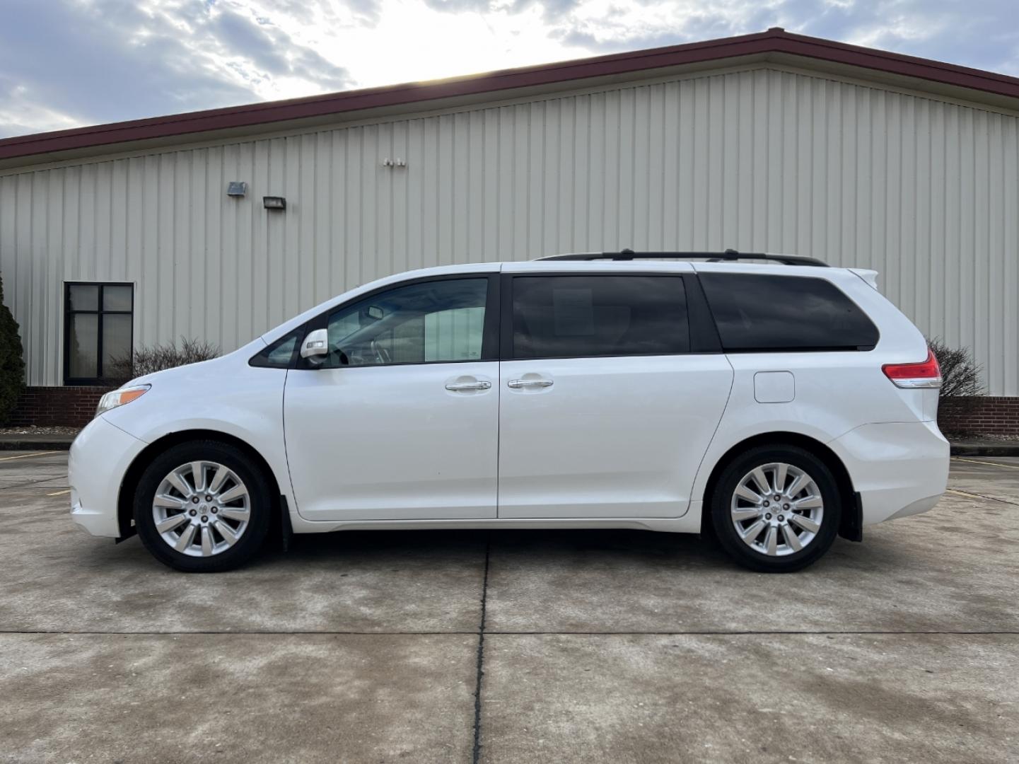 2013 WHITE /Gray Leather Toyota Sienna LIMITED FWD (5TDYK3DC0DS) with an 3.5L V6 engine, Automatic transmission, located at 2990 Old Orchard Rd., Jackson, MO, 63755, 37.354214, -89.612106 - 2013 Toyota Sienna Limited 247xxx miles Front Wheel Drive 3.5L V6 Automatic Leather 3rd Row Navigation Rear Entertainment Backup Camera Power/Heated Seats Bluetooth Cruise Power Windows/Locks/Mirrors We have financing available and we accept trades! Fill out a credit application on our - Photo#9