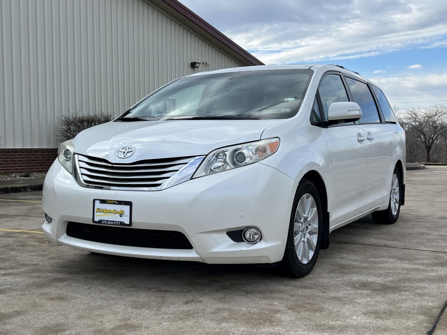 2013 WHITE /Gray Leather Toyota Sienna LIMITED FWD (5TDYK3DC0DS) with an 3.5L V6 engine, Automatic transmission, located at 2990 Old Orchard Rd., Jackson, MO, 63755, 37.354214, -89.612106 - 2013 Toyota Sienna Limited 247xxx miles Front Wheel Drive 3.5L V6 Automatic Leather 3rd Row Navigation Rear Entertainment Backup Camera Power/Heated Seats Bluetooth Cruise Power Windows/Locks/Mirrors We have financing available and we accept trades! Fill out a credit application on our - Photo#8